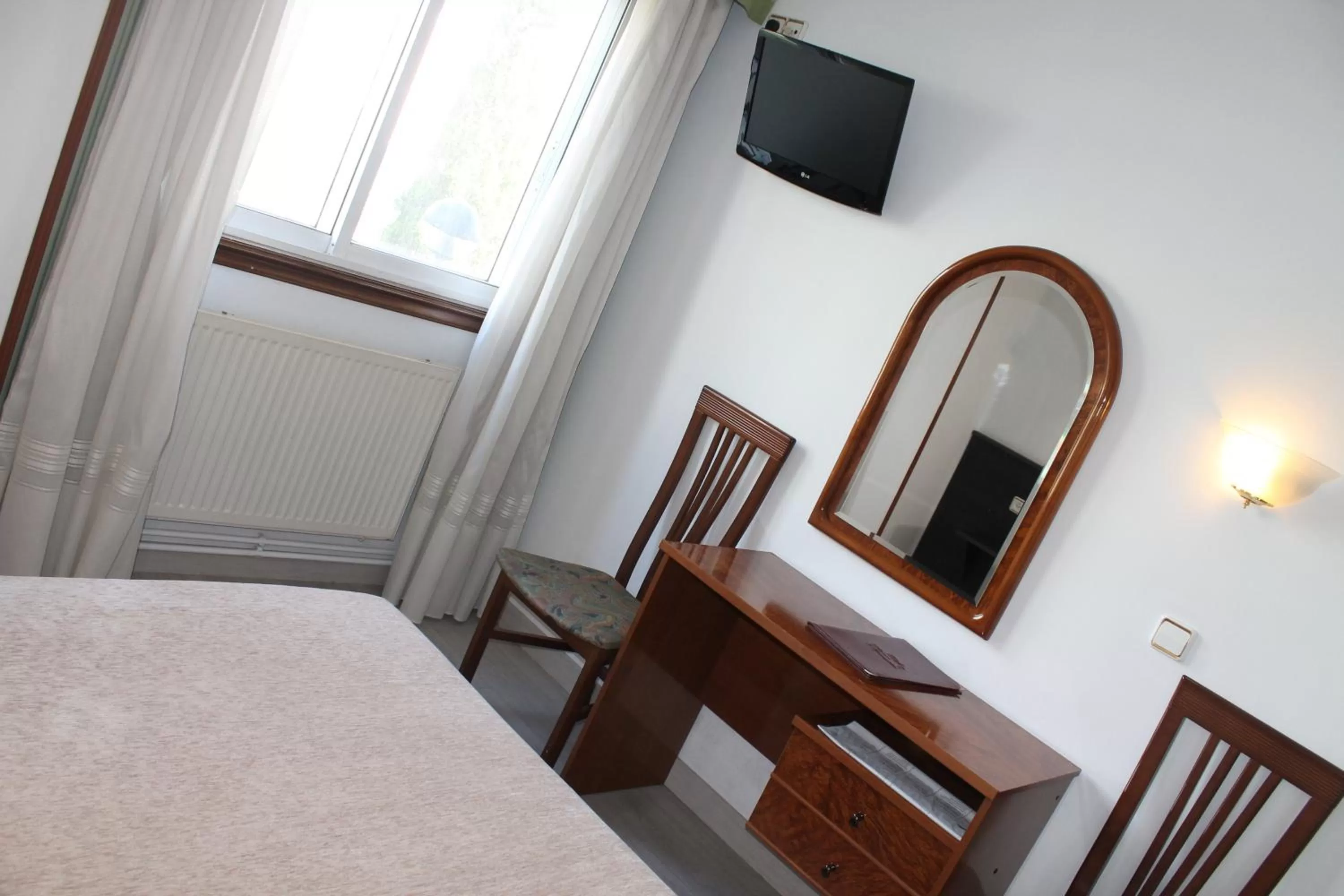 TV/Entertainment Center in Hotel a Barquina