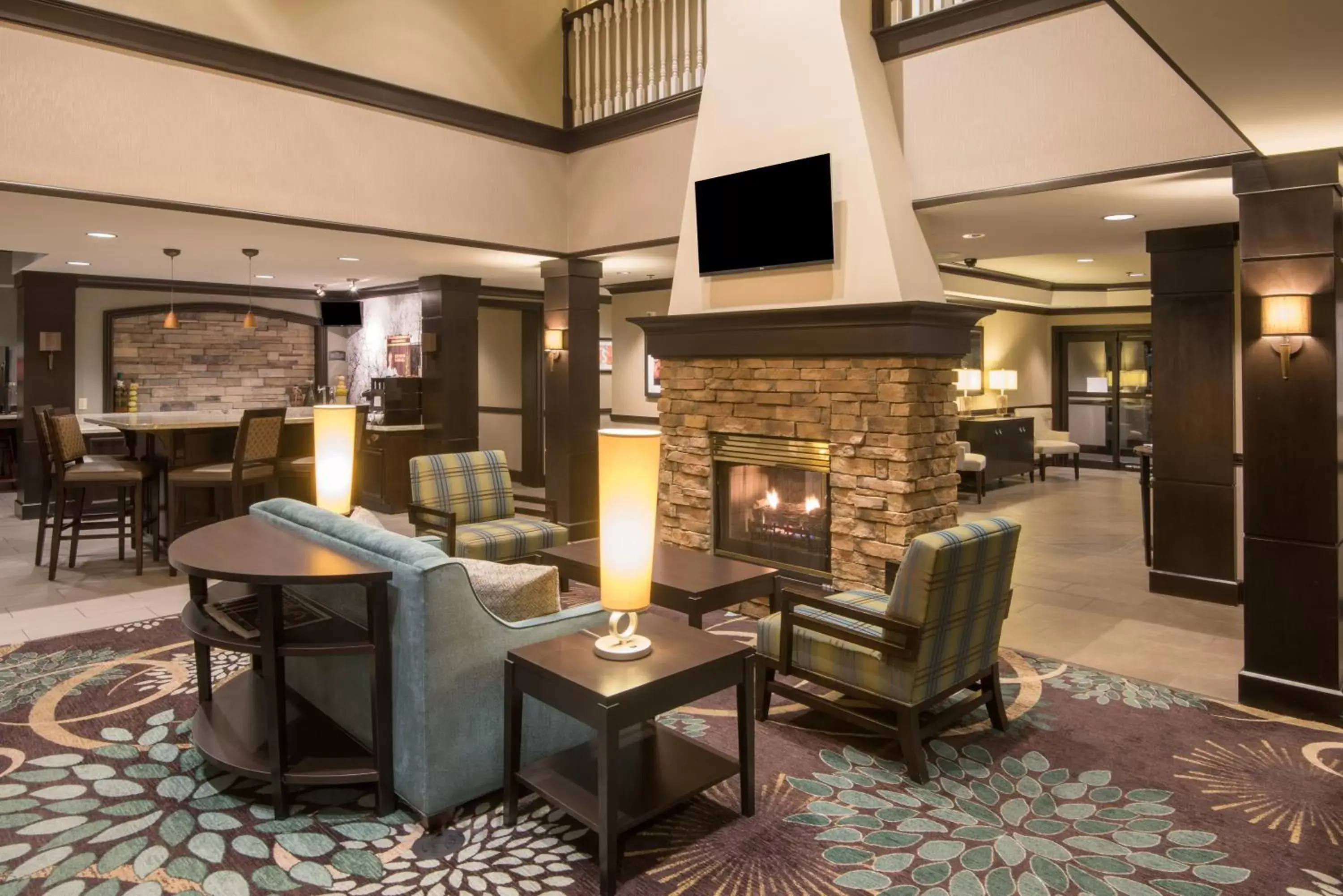 Lobby or reception, Lounge/Bar in Staybridge Suites Columbus-Airport, an IHG Hotel