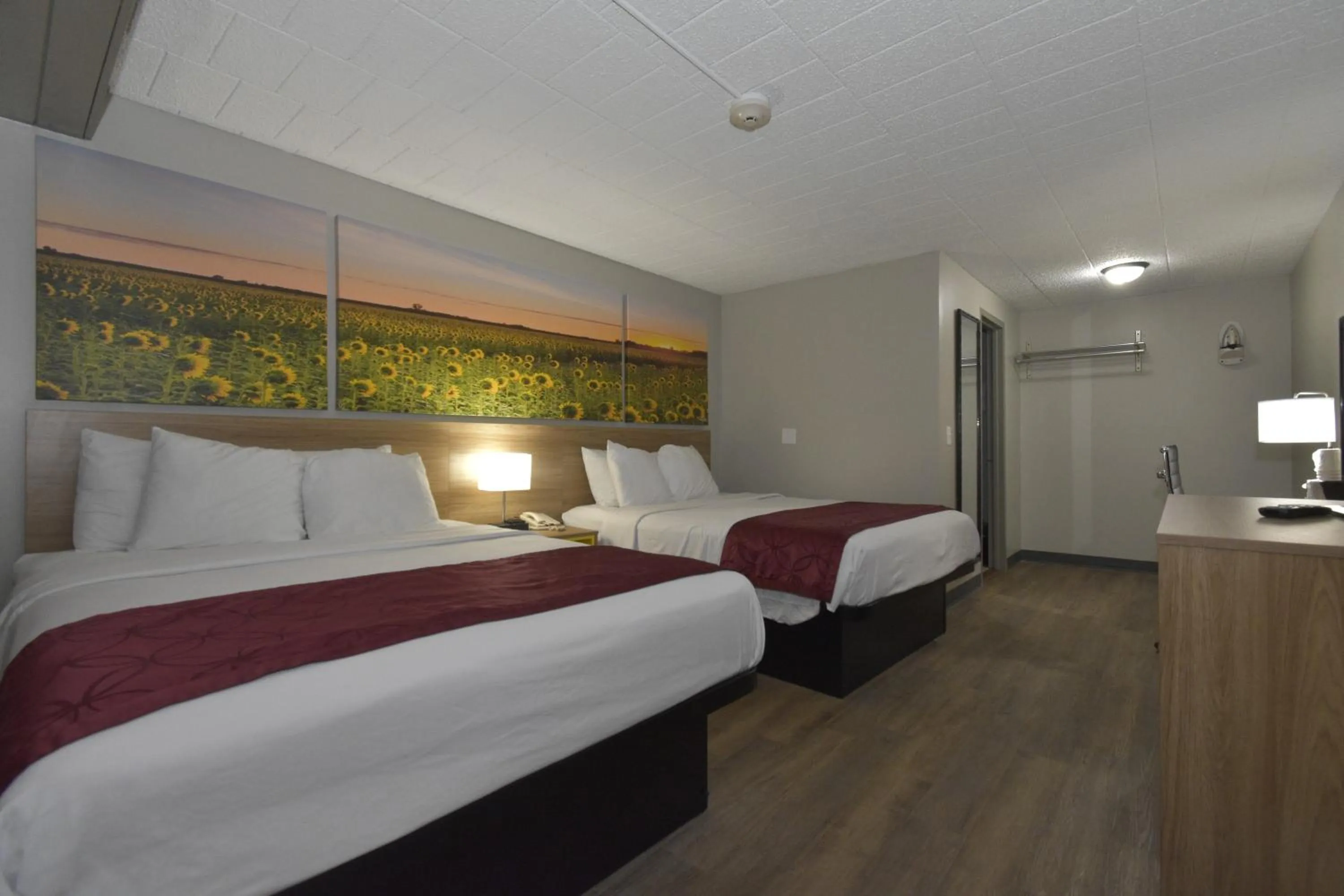 Bedroom, Bed in Days Inn by Wyndham West Allis/Milwaukee