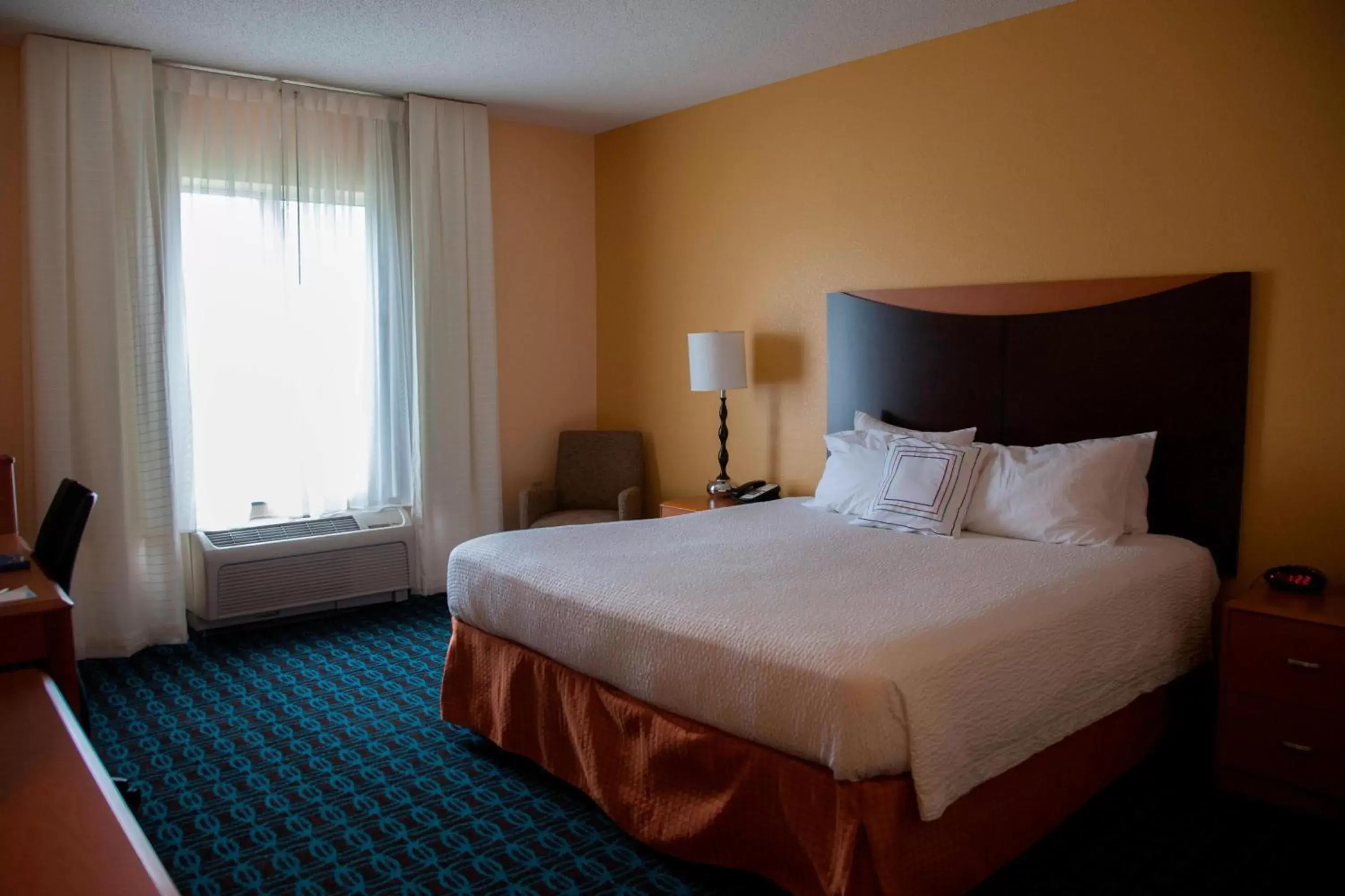 Photo of the whole room, Bed in Fairfield Inn & Suites Bedford