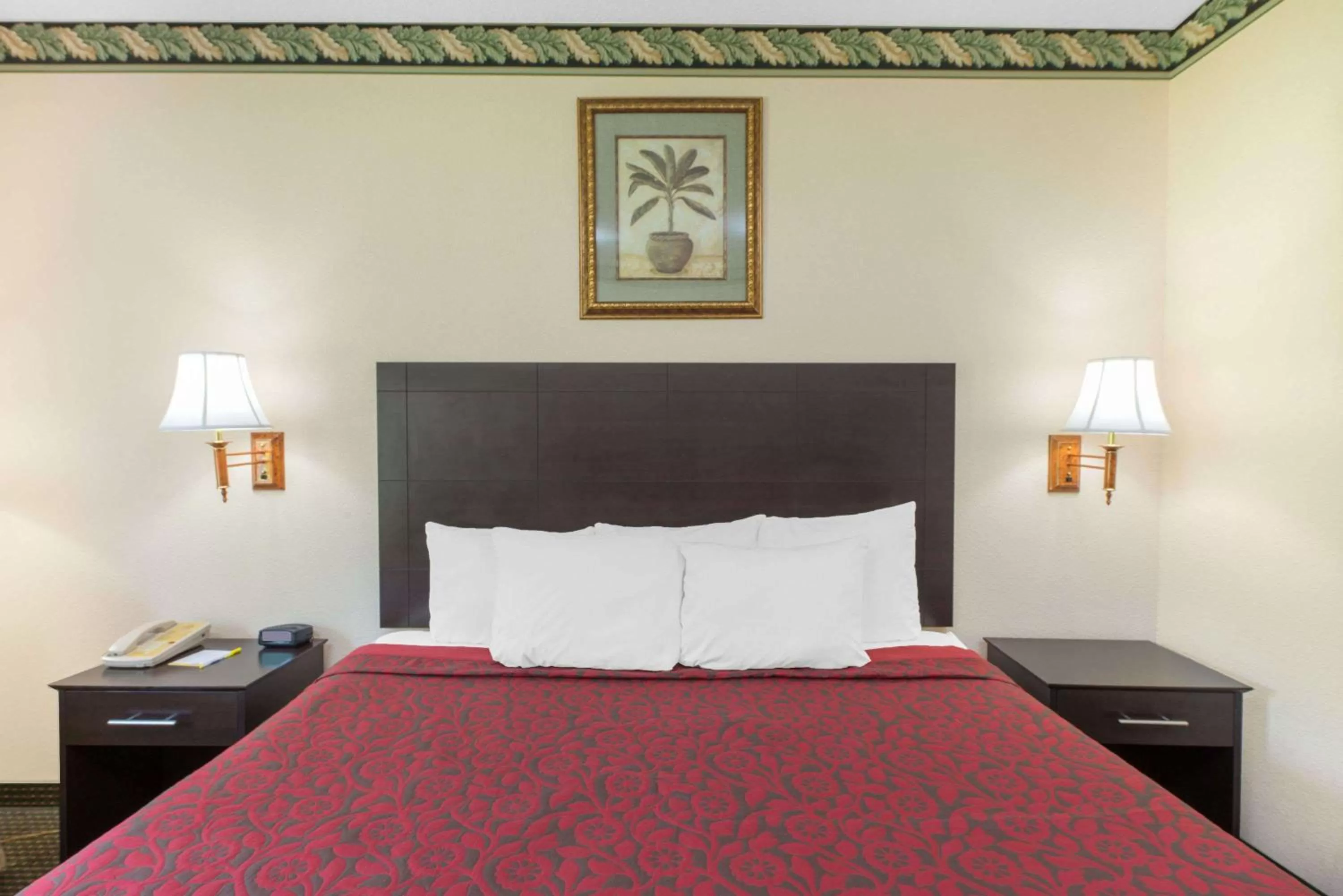 Photo of the whole room, Bed in Days Inn by Wyndham Sullivan