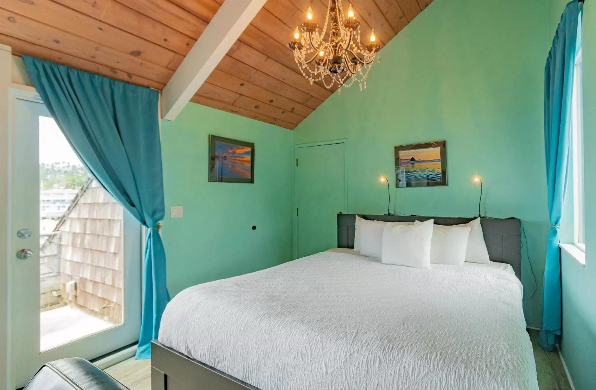 Bed in Embarcadero Resort