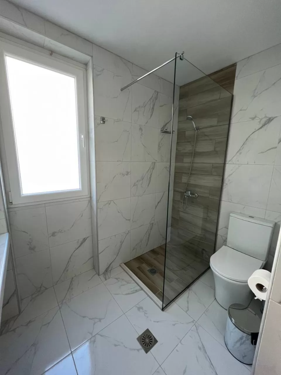 Bathroom in Elefsinian Mysteries Apartments