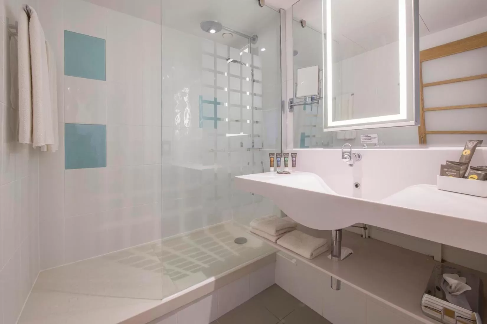 Bathroom in Novotel York Centre