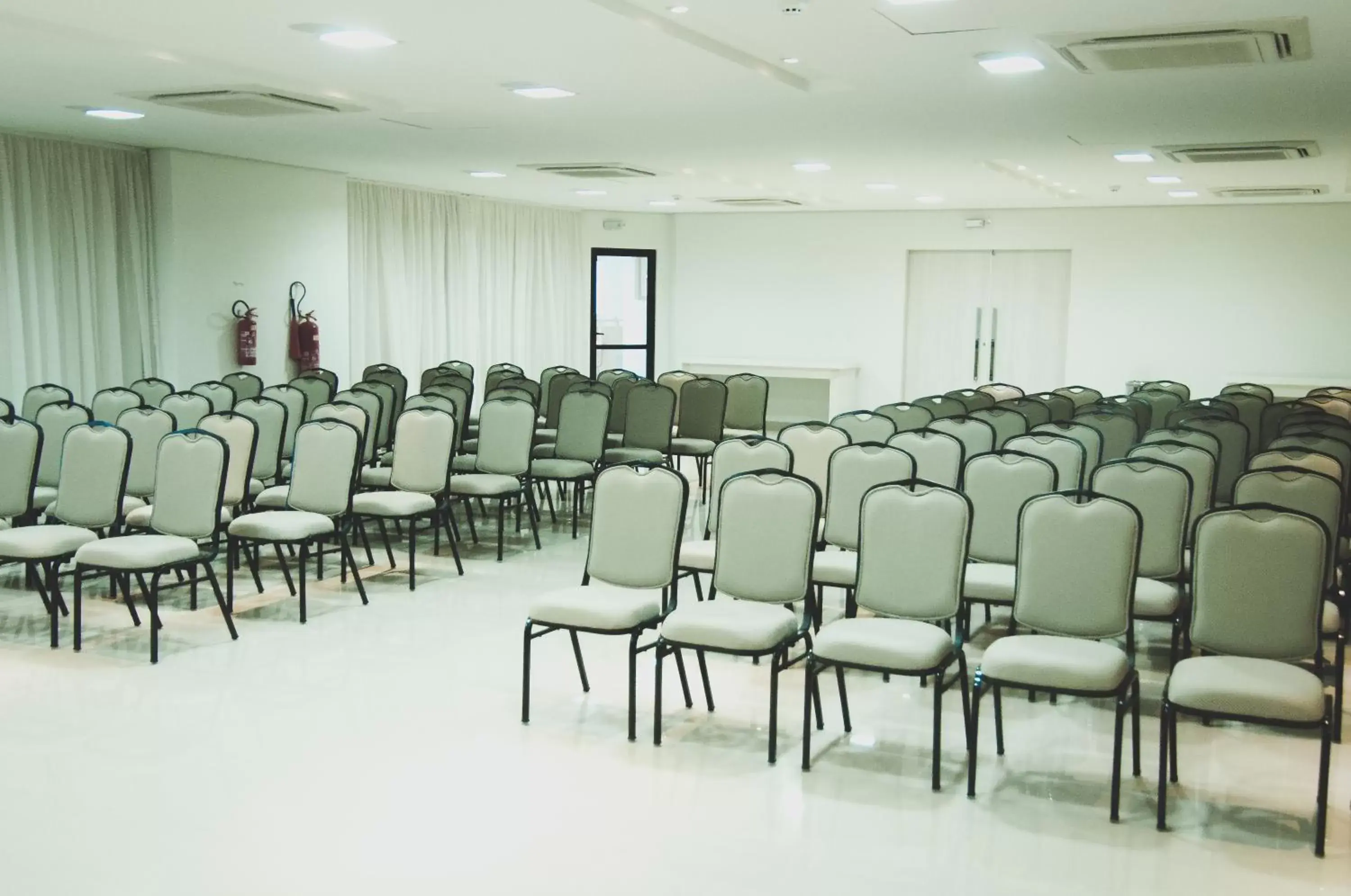 Meeting/conference room in Nobile Suites Gran Lumni