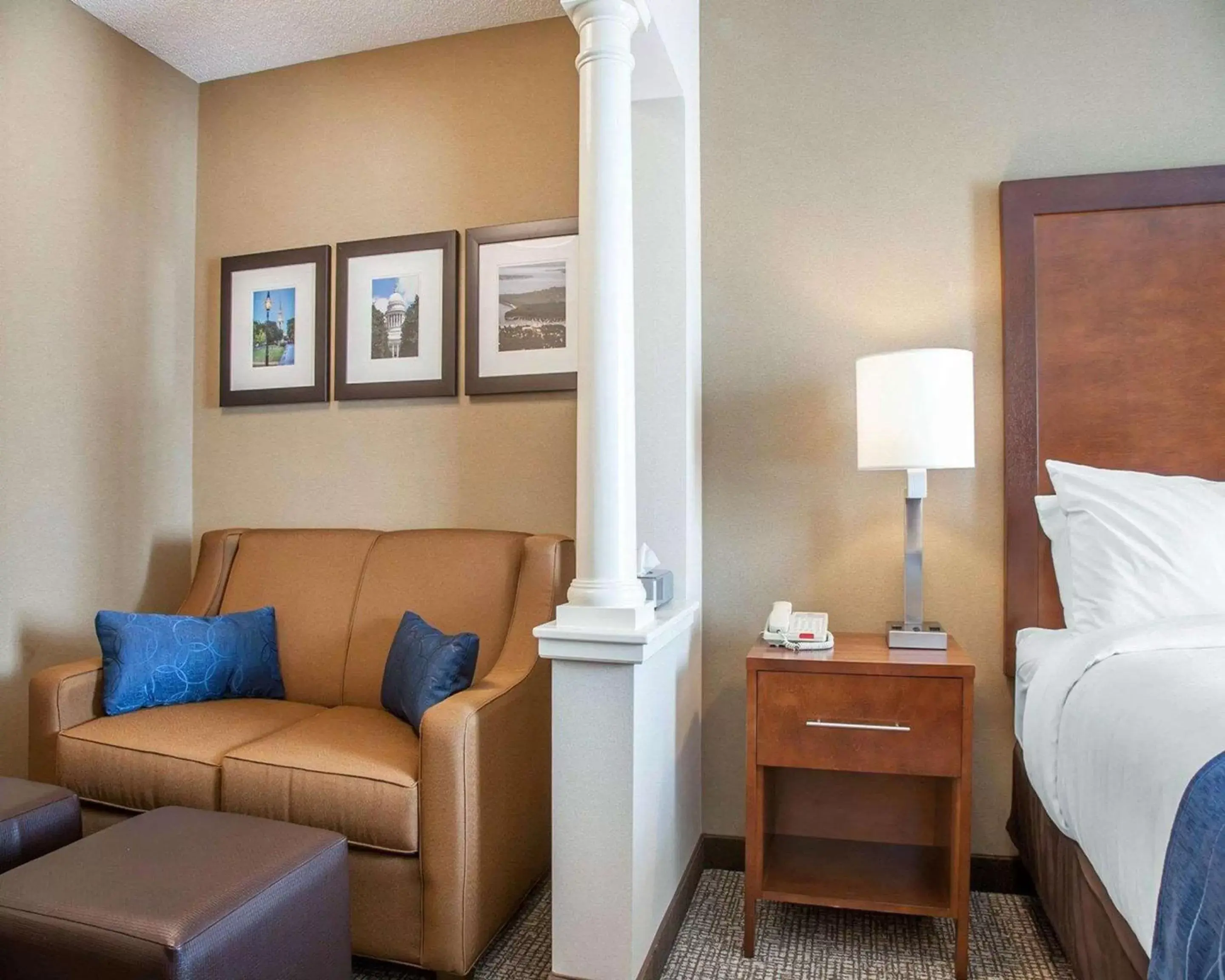 Bedroom, Seating Area in Comfort Suites West Warwick - Providence