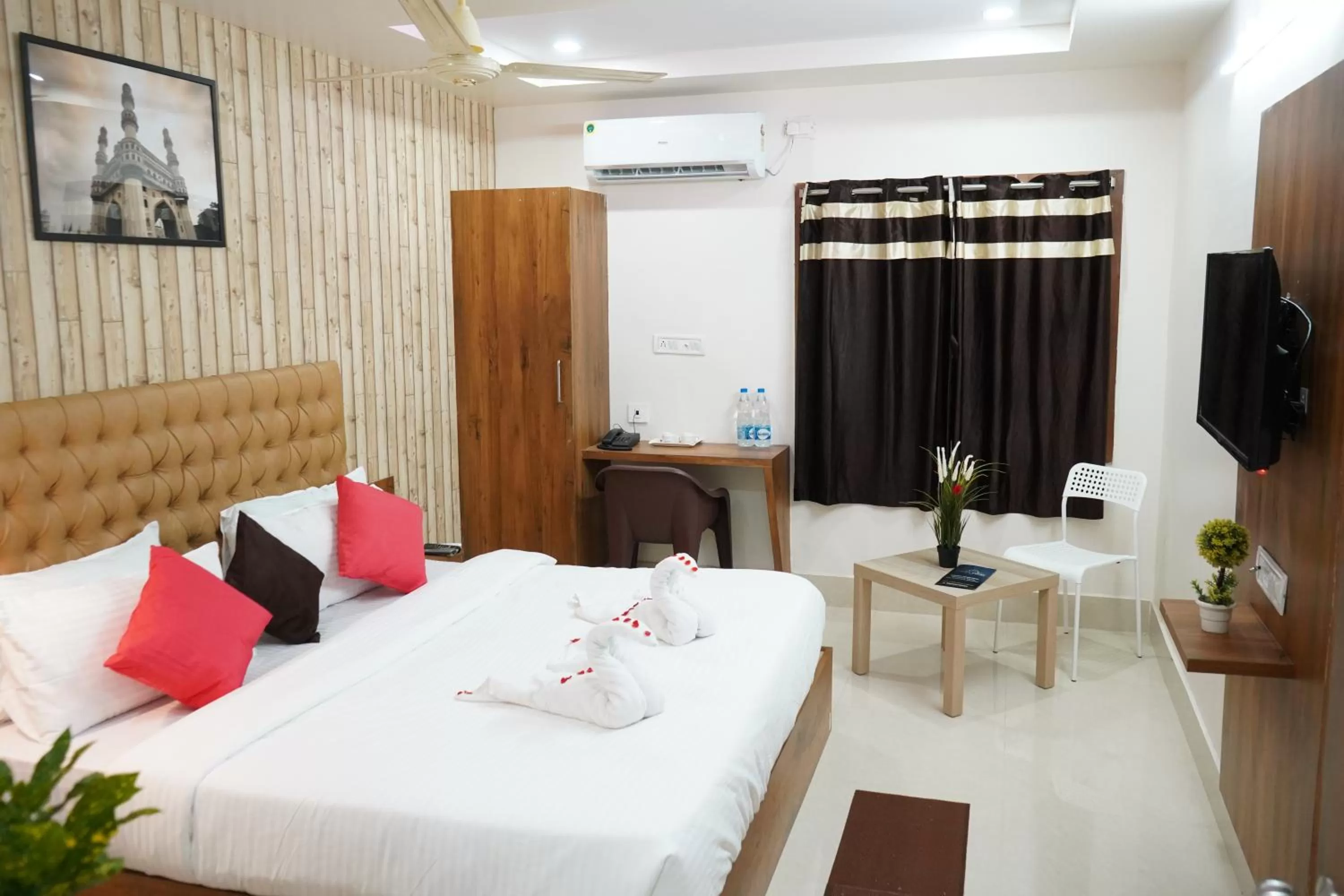 Bed in Homey Meadows - Beach Area