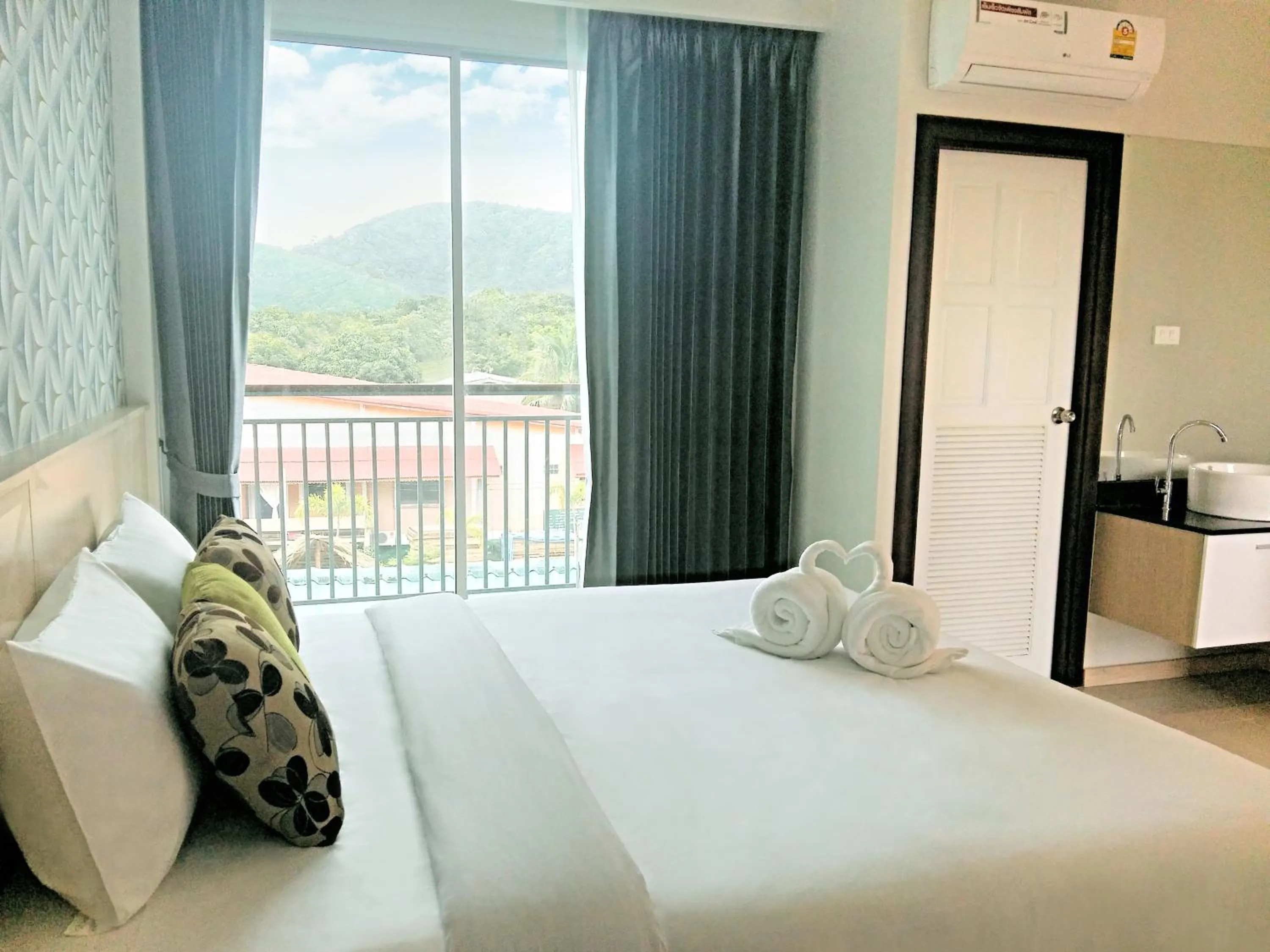 Balcony/Terrace, Bed in The Wings Boutique Hotels Krabi Ko Lanta