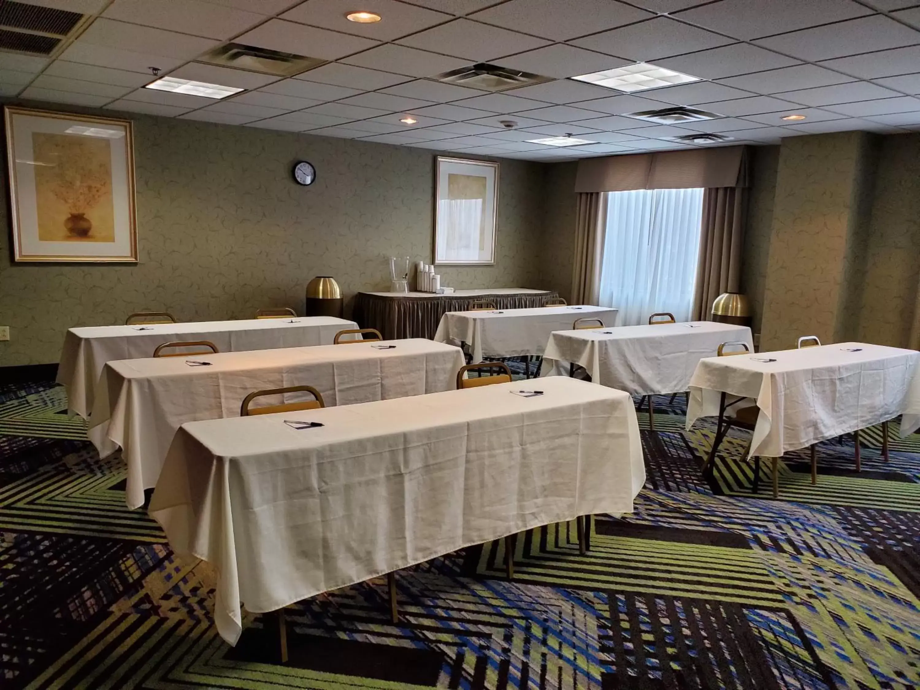 Meeting/conference room in Holiday Inn Express Hotel & Suites Columbus Airport, an IHG Hotel