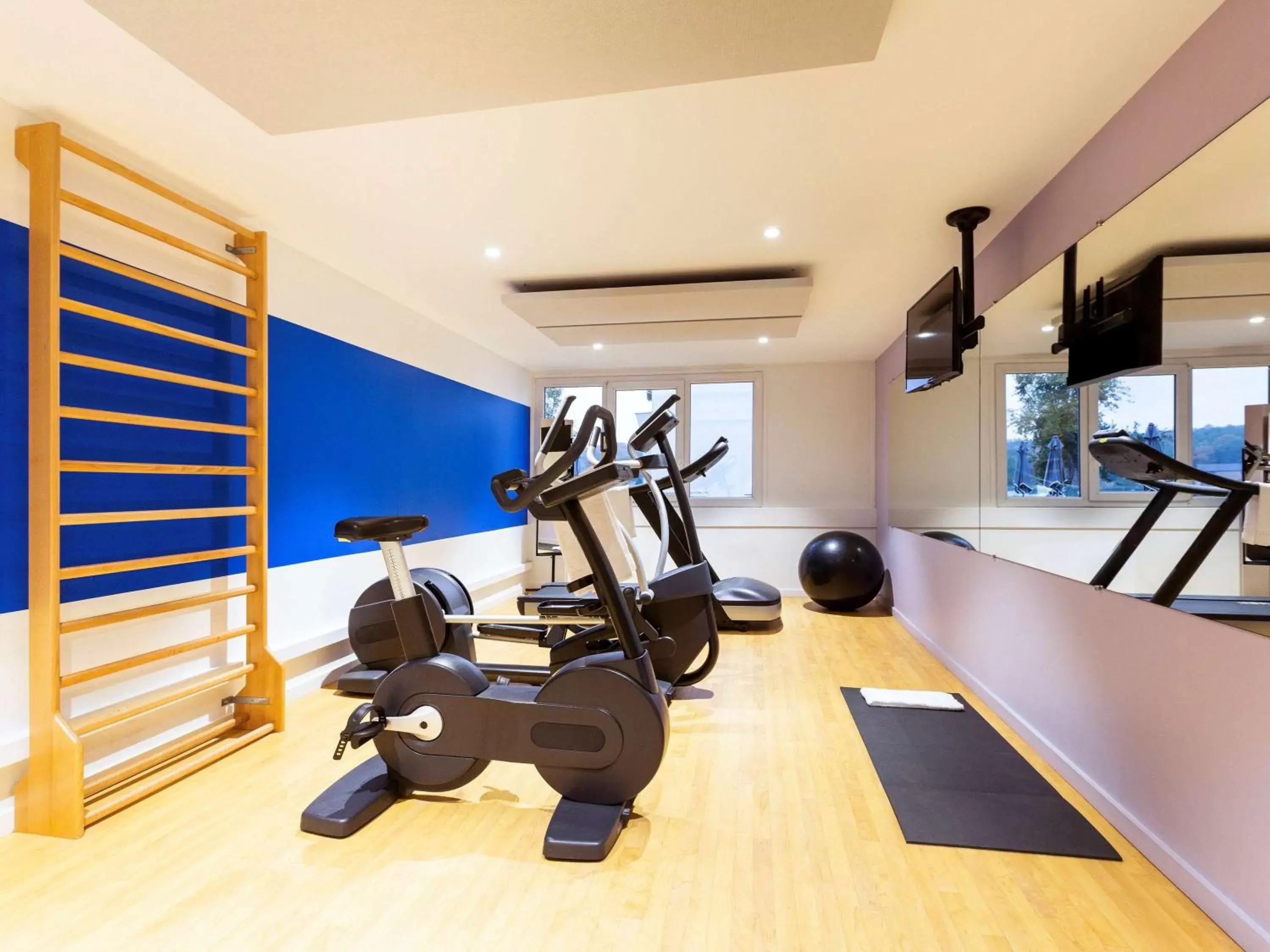 Property building, Fitness Center/Facilities in Novotel Limoges Le Lac