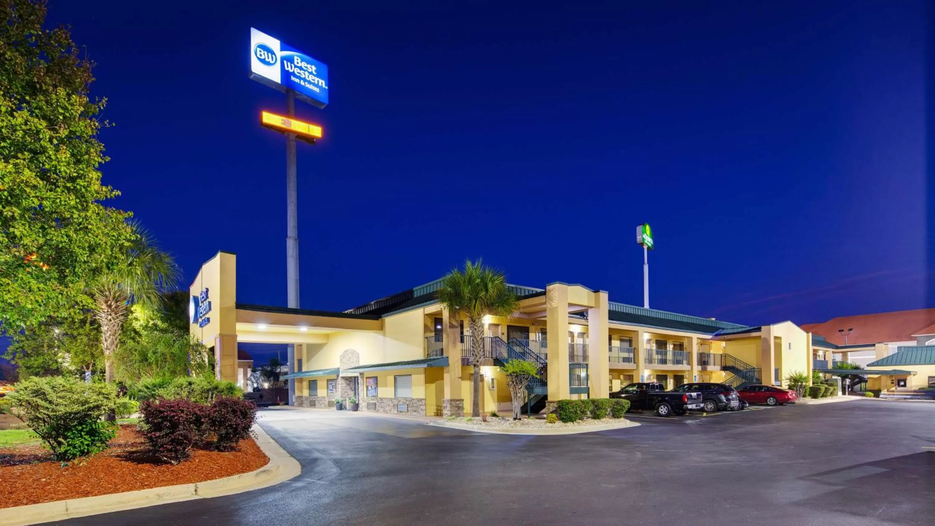Property building in Best Western Inn & Suites of Macon