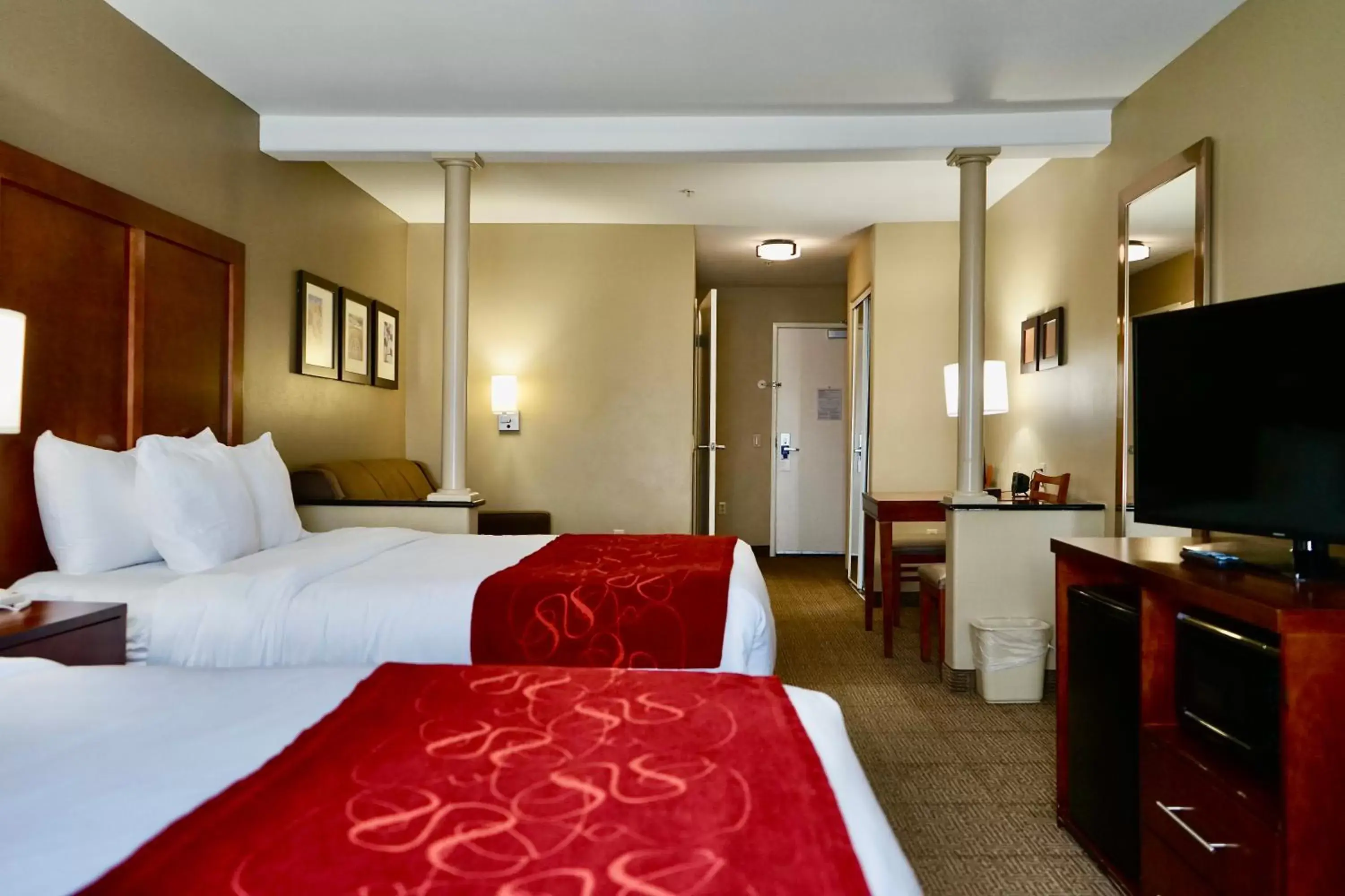 Bed in Comfort Suites Victorville-Hesperia