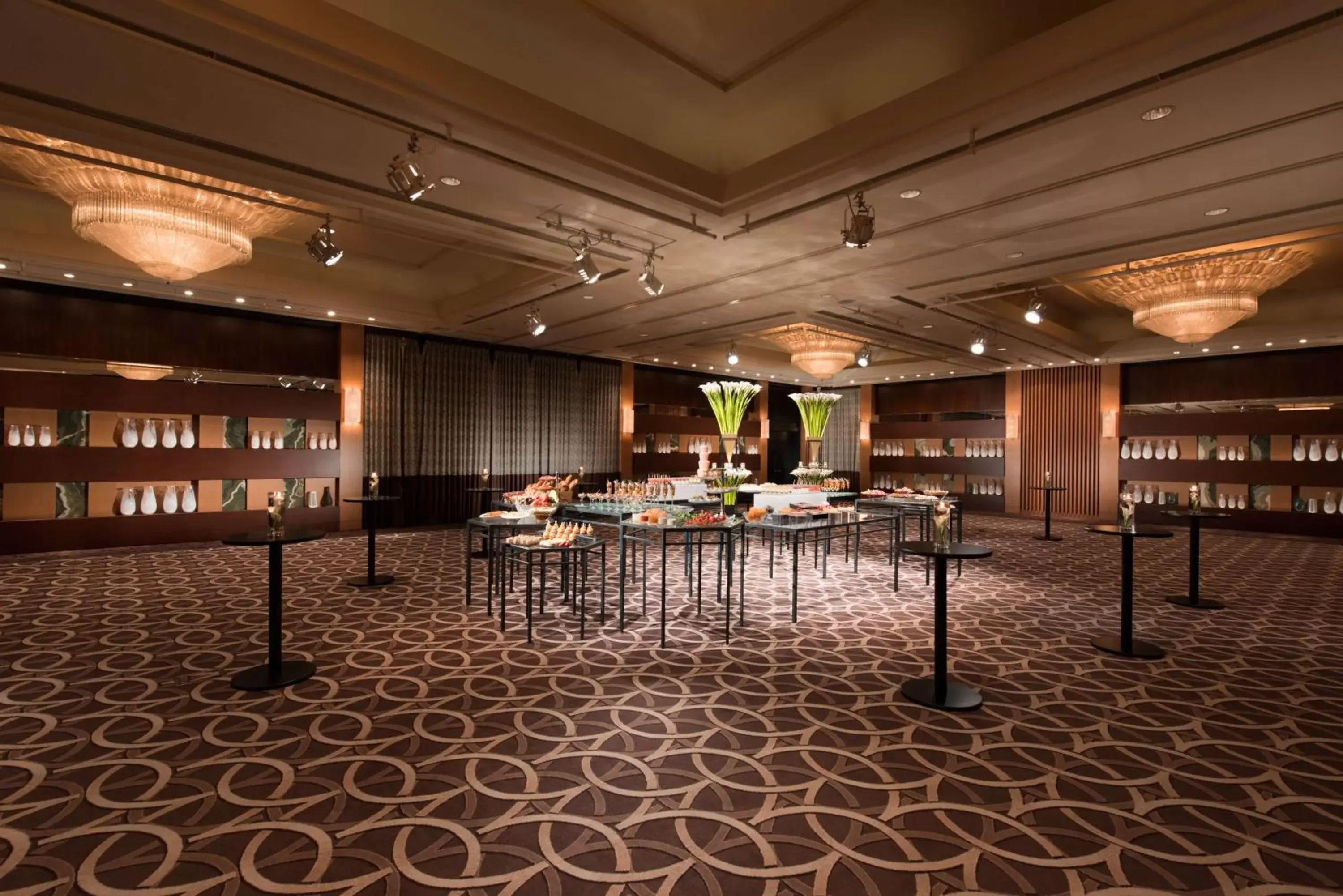 Meeting/conference room, Restaurant/Places to Eat in Hilton Tokyo Odaiba