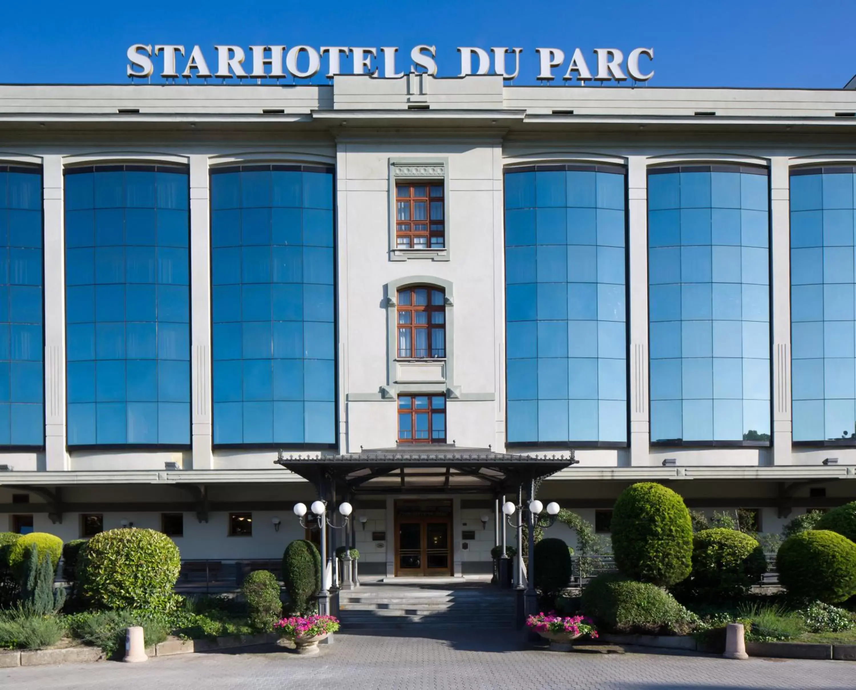 Facade/entrance in Starhotels Du Parc