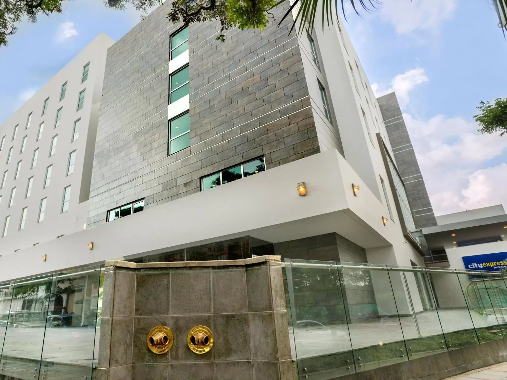 Facade/entrance in City Express Plus by Marriott Cali Colombia