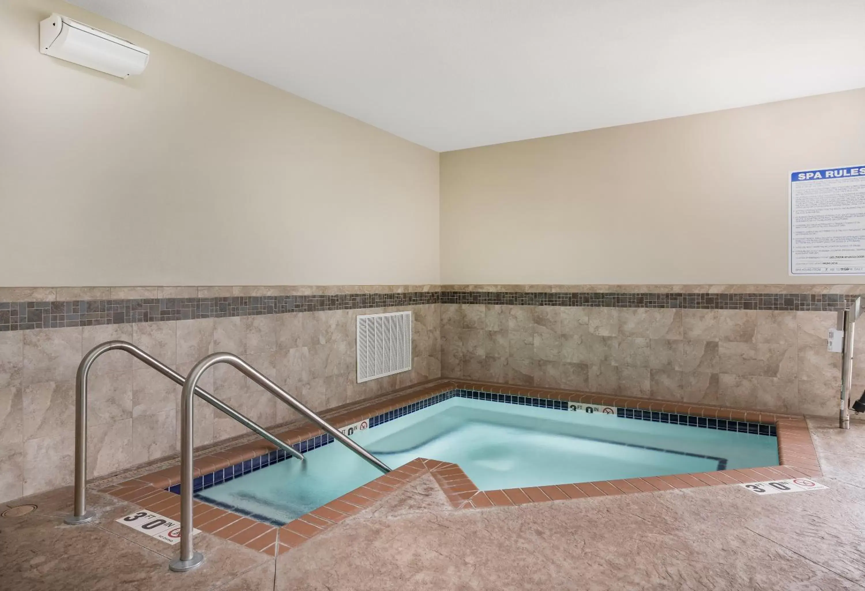 Hot Tub, Swimming Pool in AmericInn by Wyndham Hartford SD