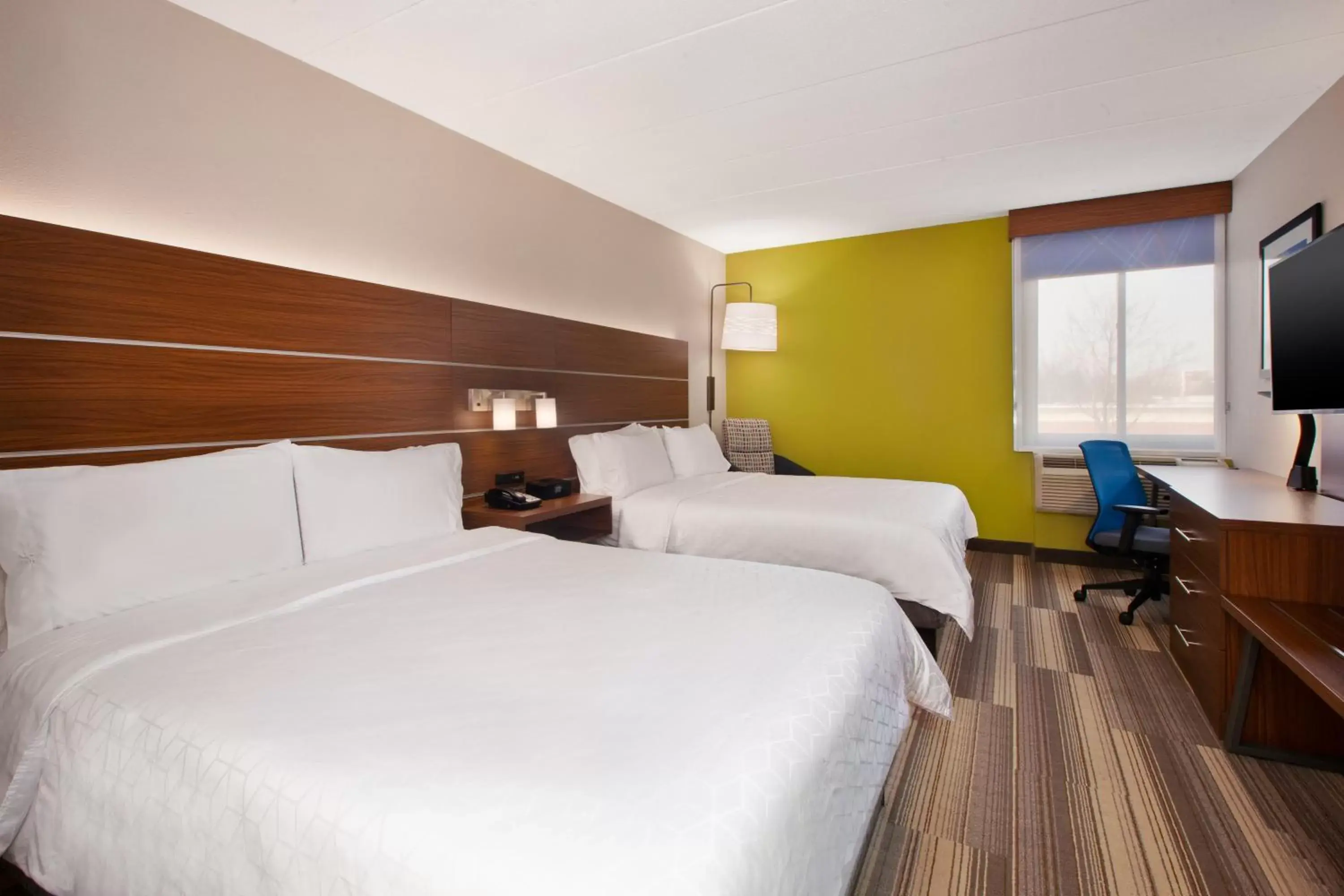 Photo of the whole room, Bed in Holiday Inn Express Fairfax-Arlington Boulevard, an IHG Hotel