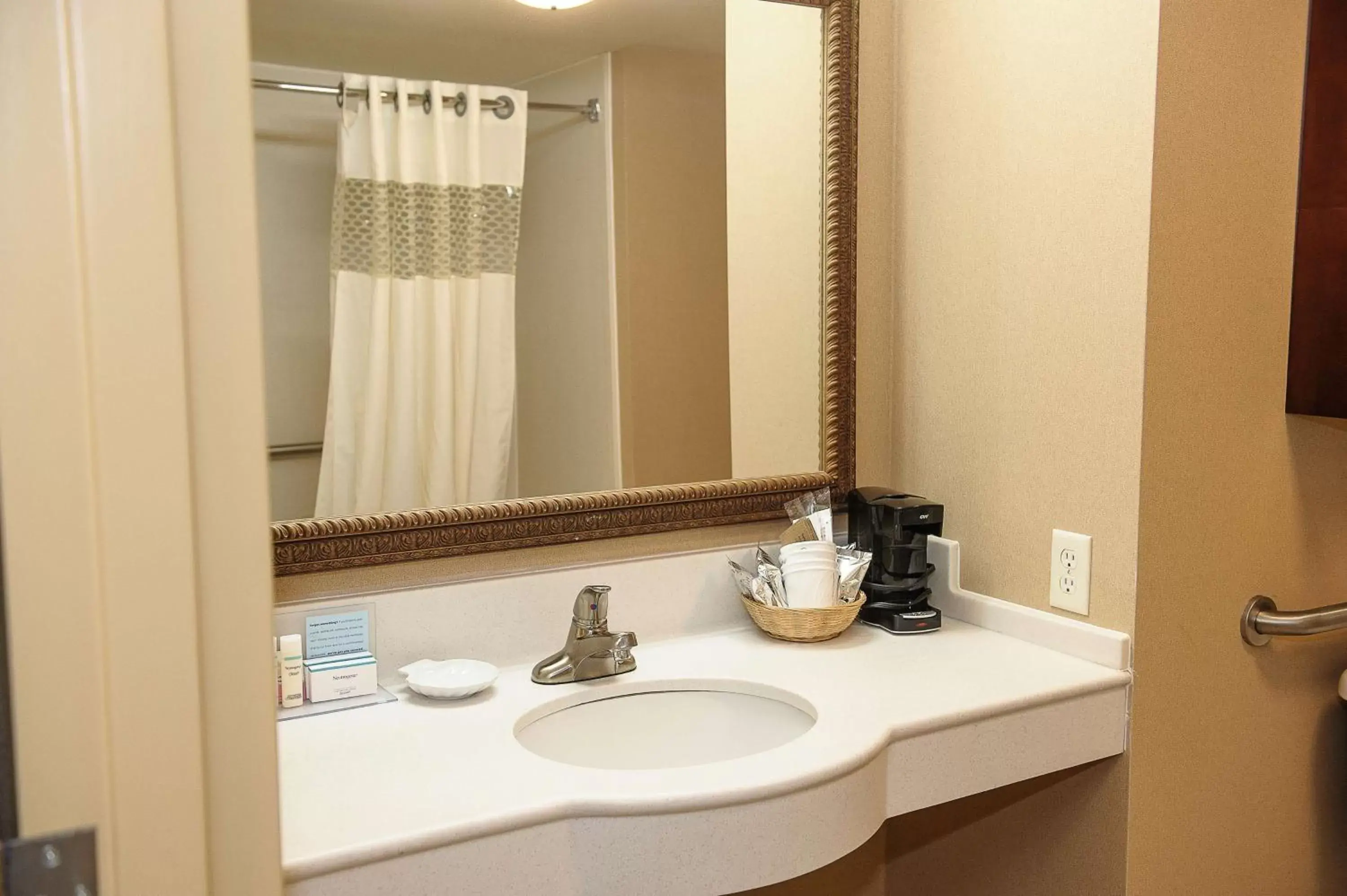 Bathroom in Hampton Inn & Suites Brookings