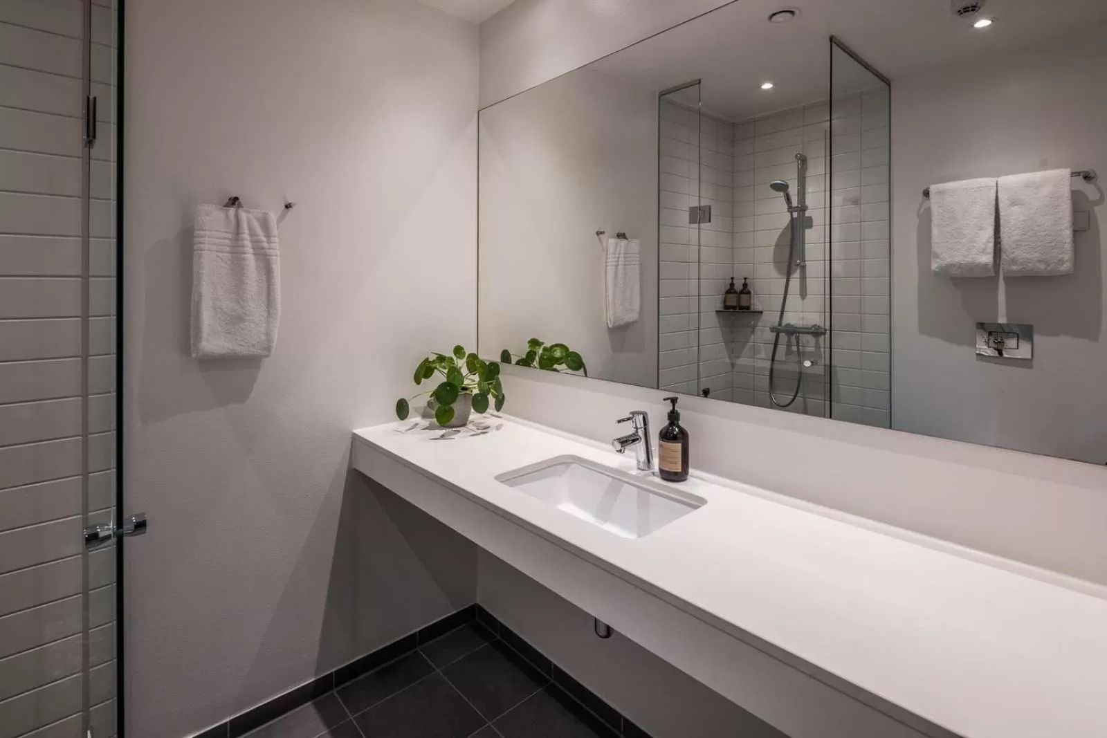 Bathroom in Peak 12 Hotel