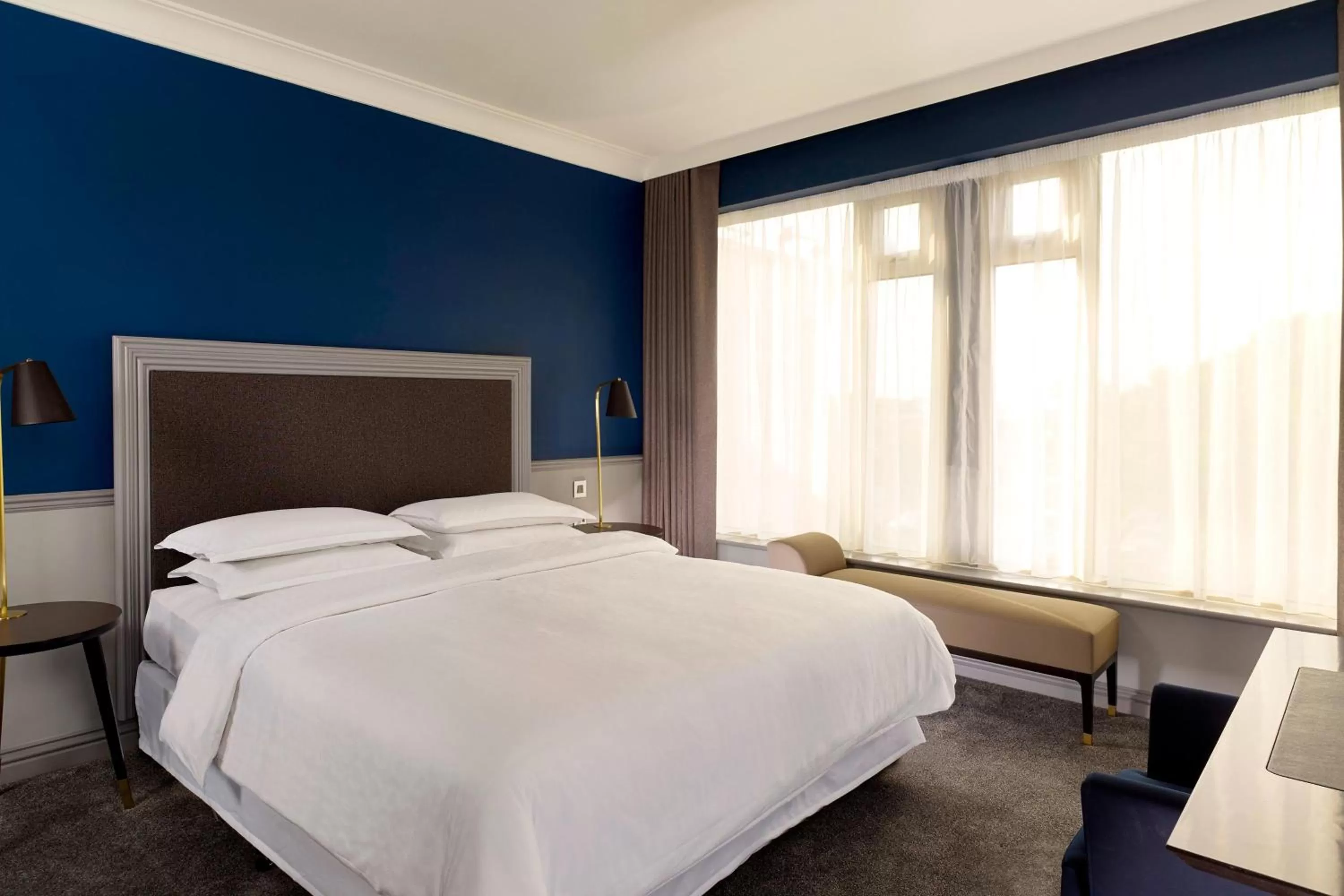 Bedroom, Bed in Sheraton Heathrow Hotel