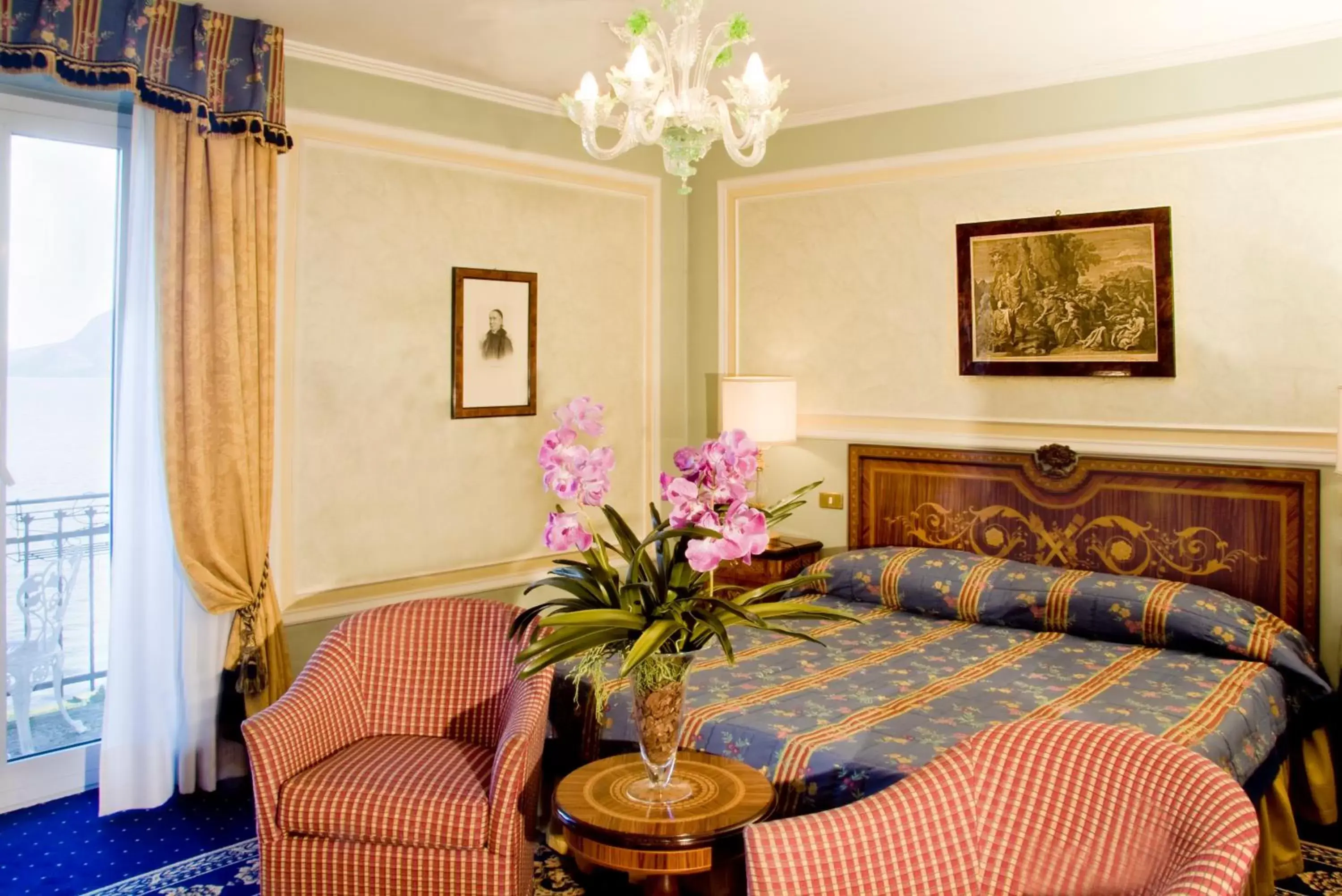 Photo of the whole room, Bed in Grand Hotel des Iles Borromées & SPA