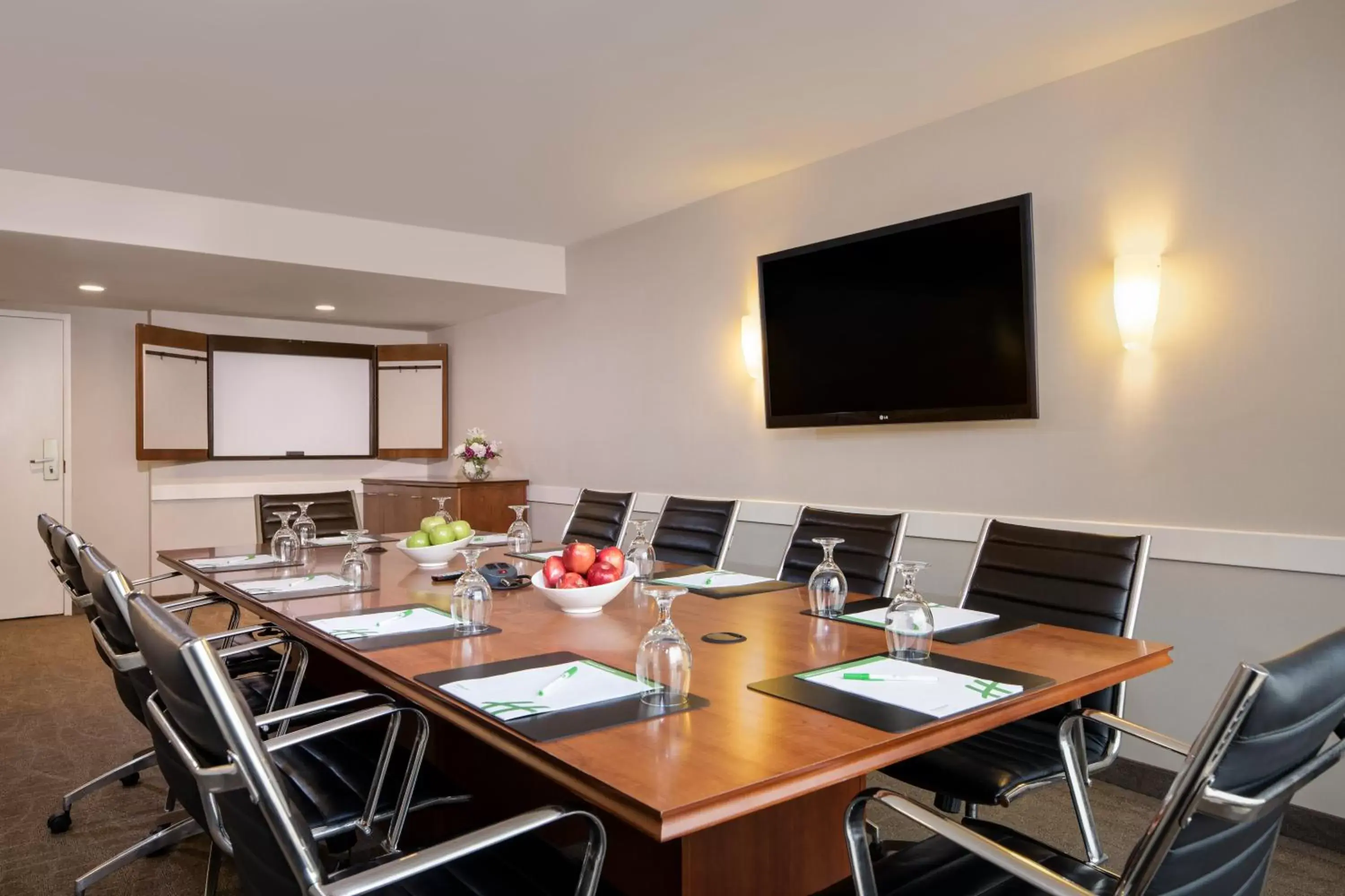 Meeting/conference room in Holiday Inn Columbia East-Jessup, an IHG Hotel