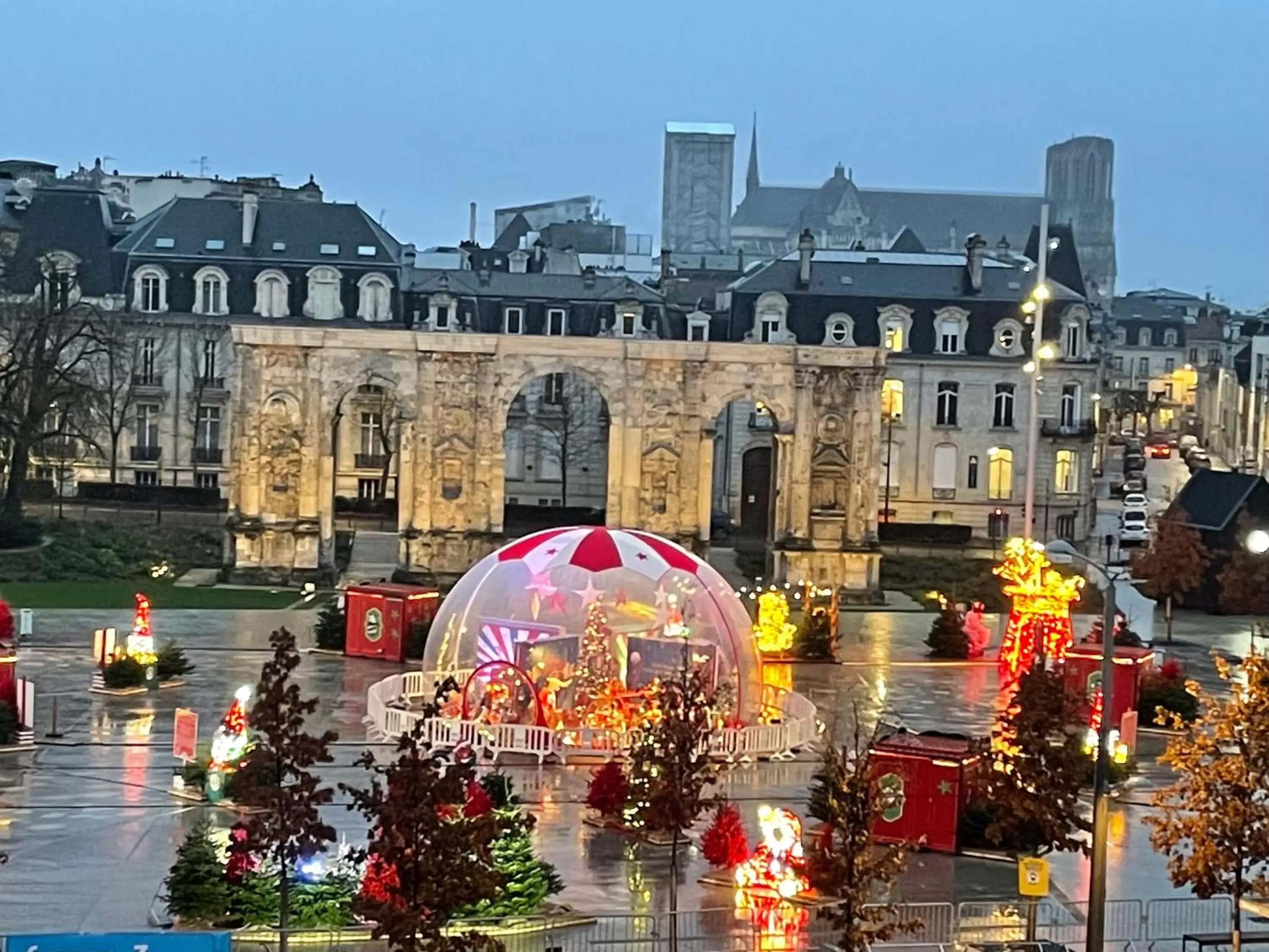 City view in Hôtel Porte Mars Reims Gare centre