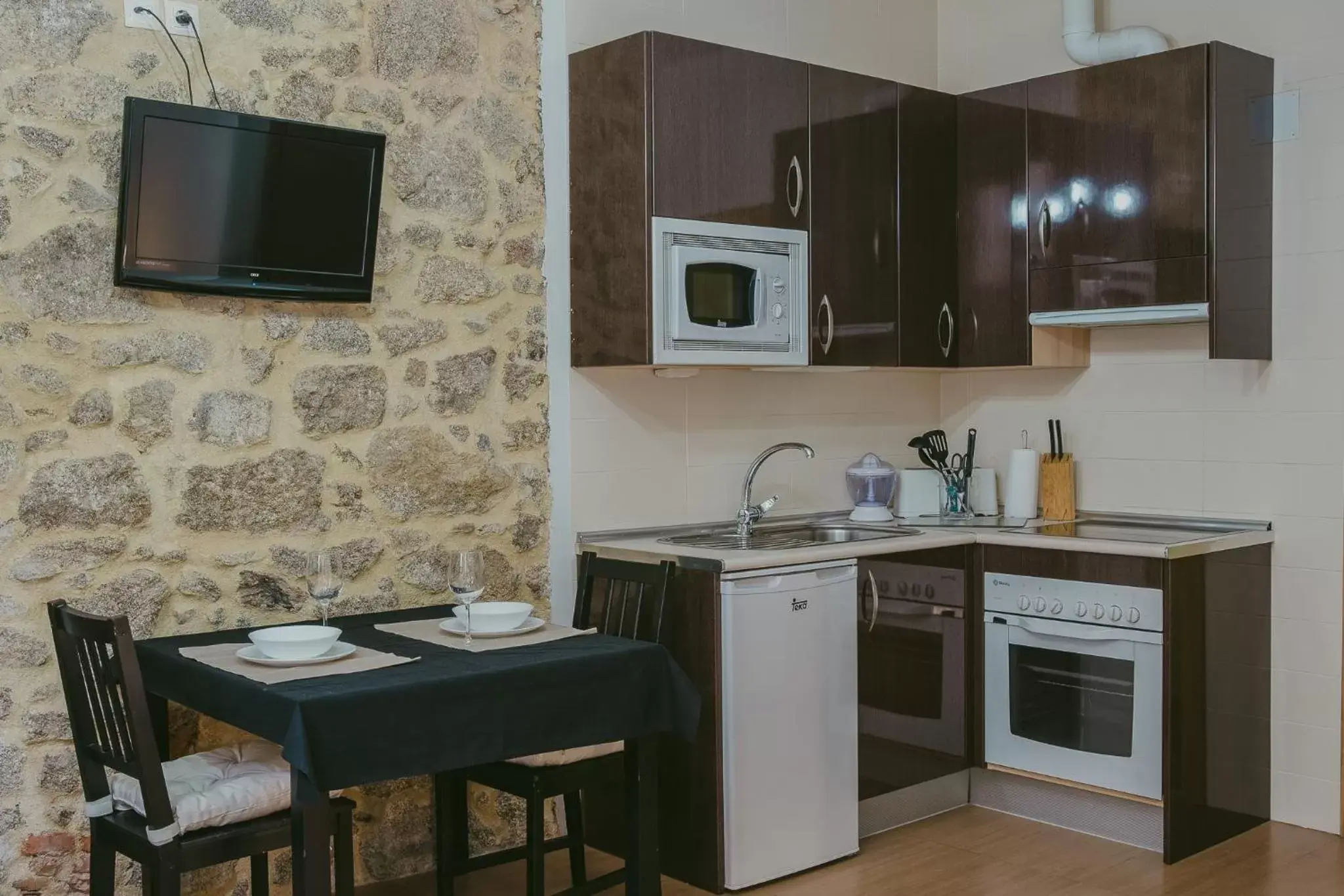 Kitchen/Kitchenette in Ronda Navarra by Valdesierra