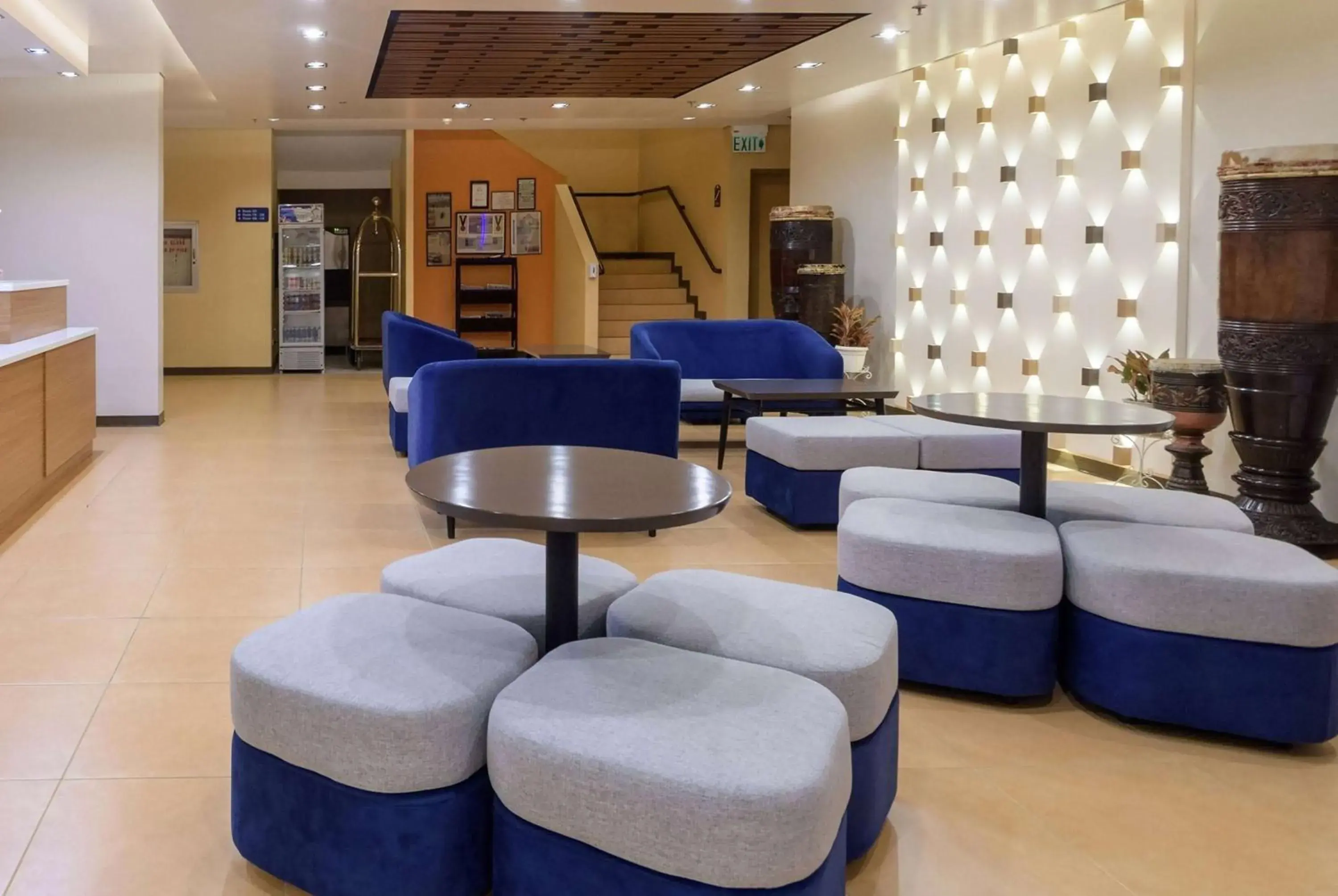 Lobby or reception, Lounge/Bar in Microtel by Wyndham Davao