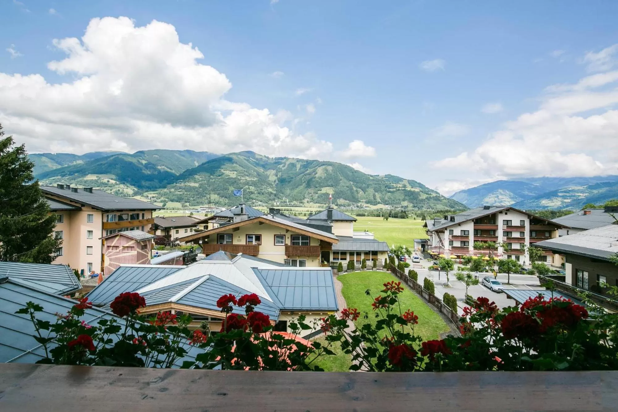 Balcony/Terrace in VÖTTER'S HOTEL in Kaprun am Kitzsteinhorn - Skibus direkt