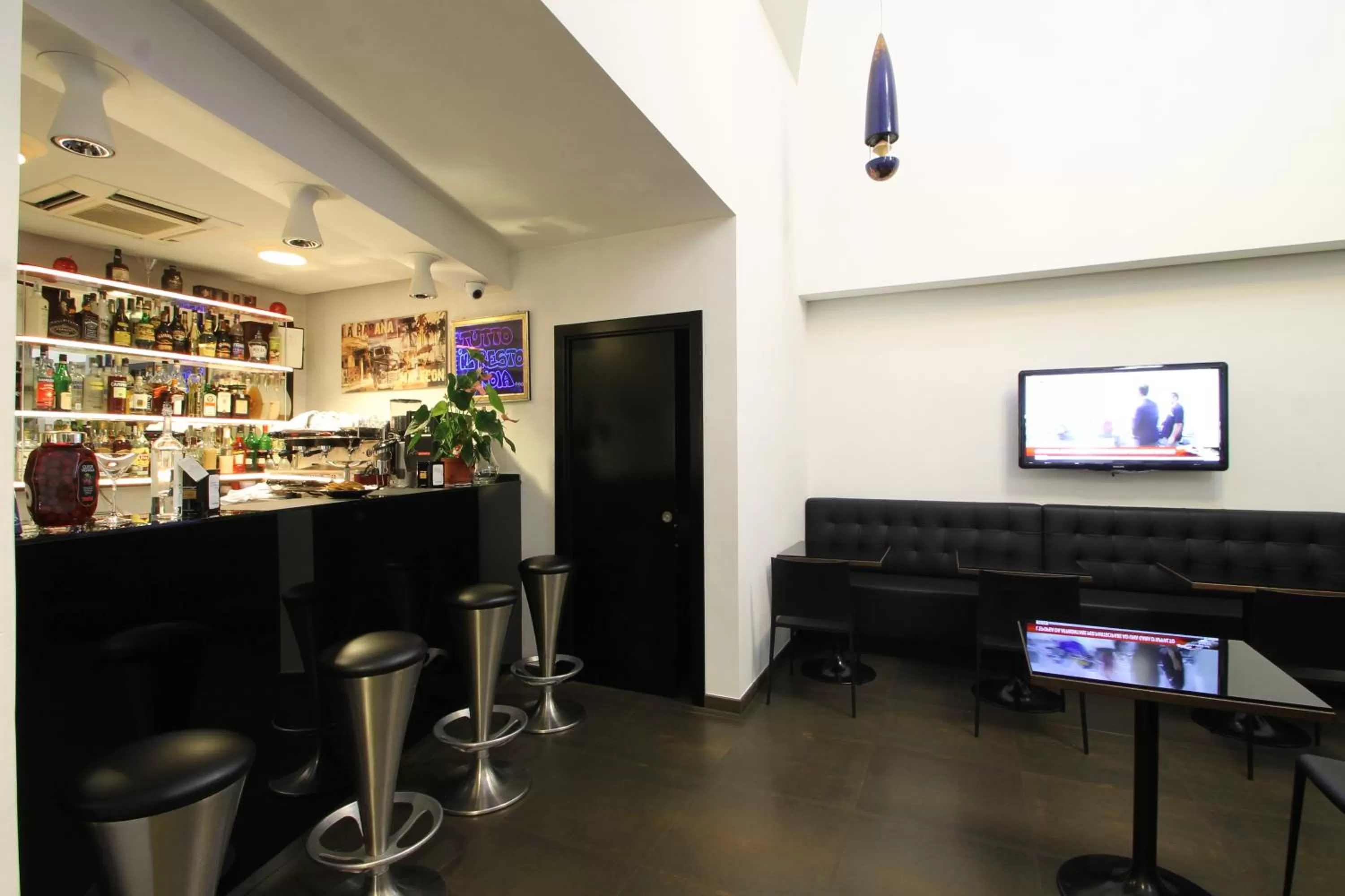 Communal lounge/ TV room in JC Hotel