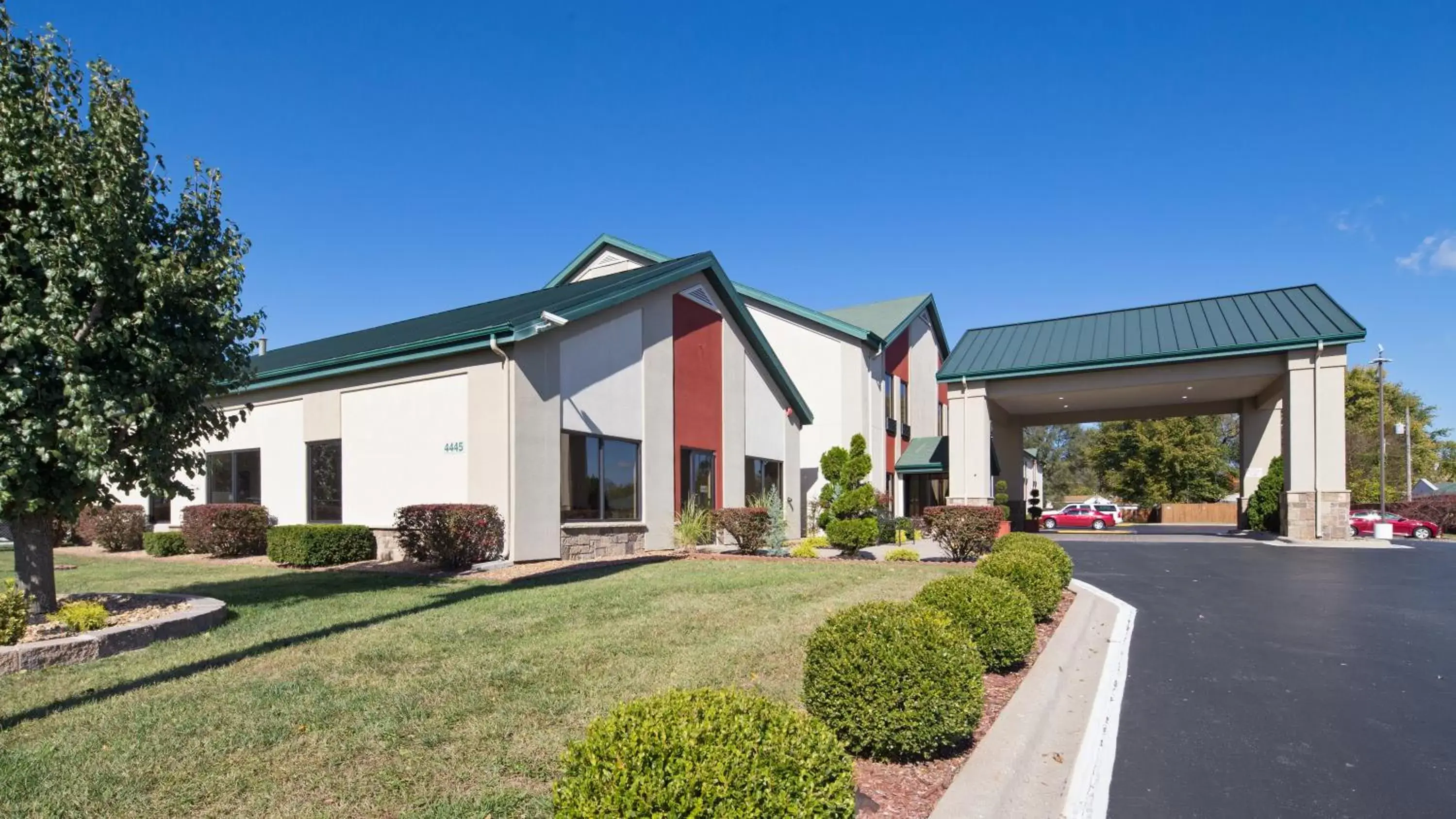 Property Building in Best Western Plus Springfield Airport Inn