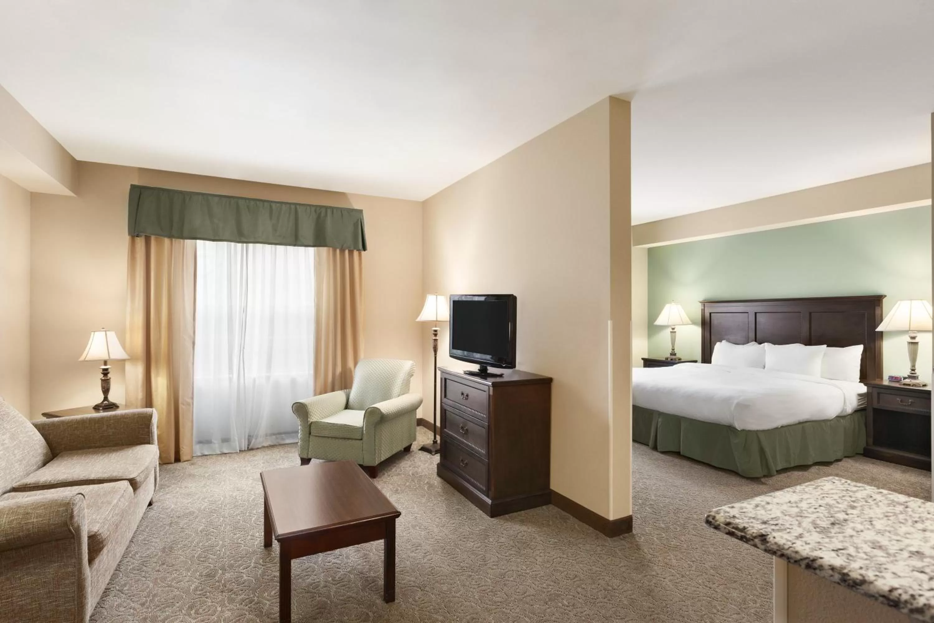 Photo of the whole room, Bed in Country Inn & Suites by Radisson, Asheville West near Biltmore
