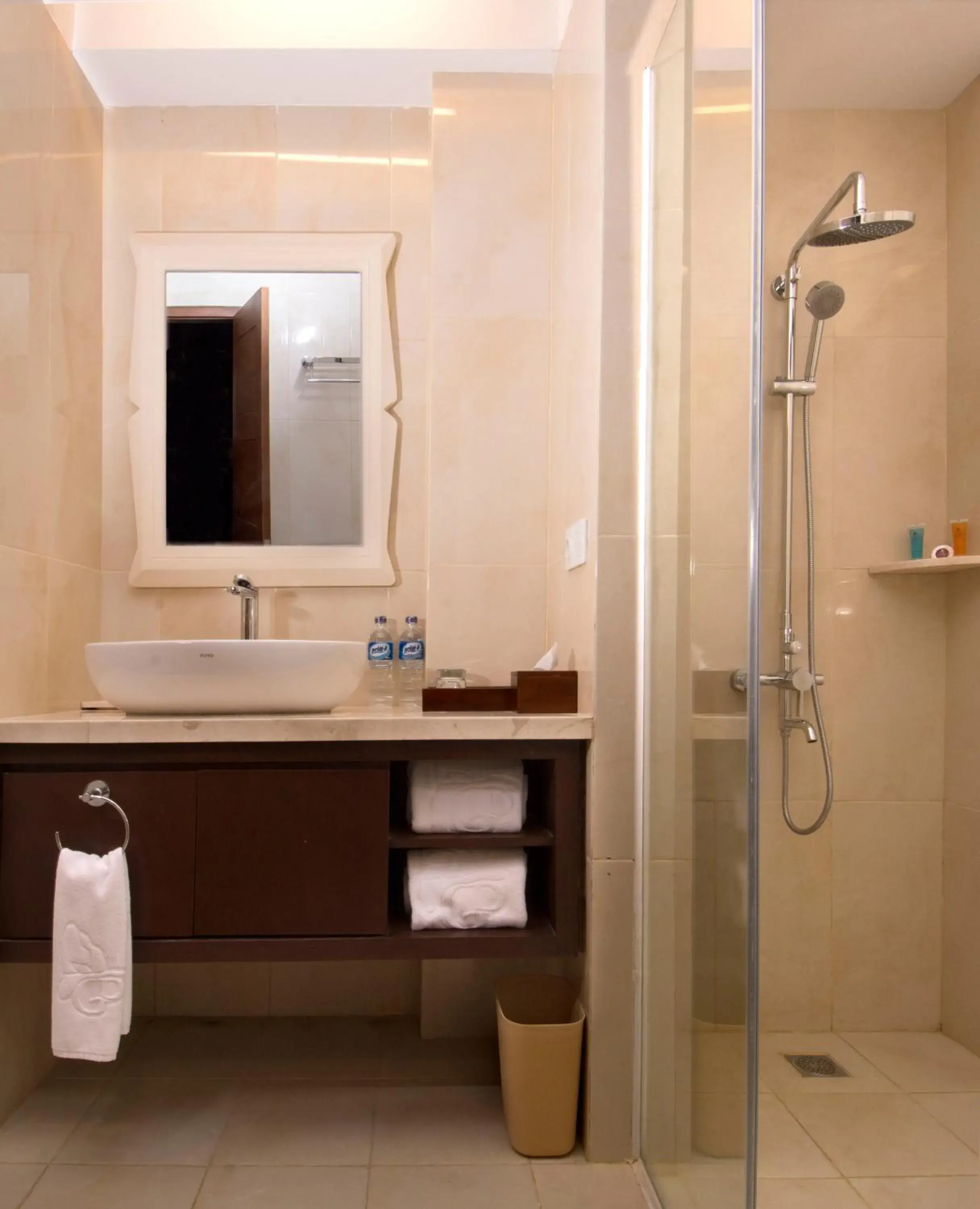 Shower, Bathroom in Gallery Prawirotaman Hotel