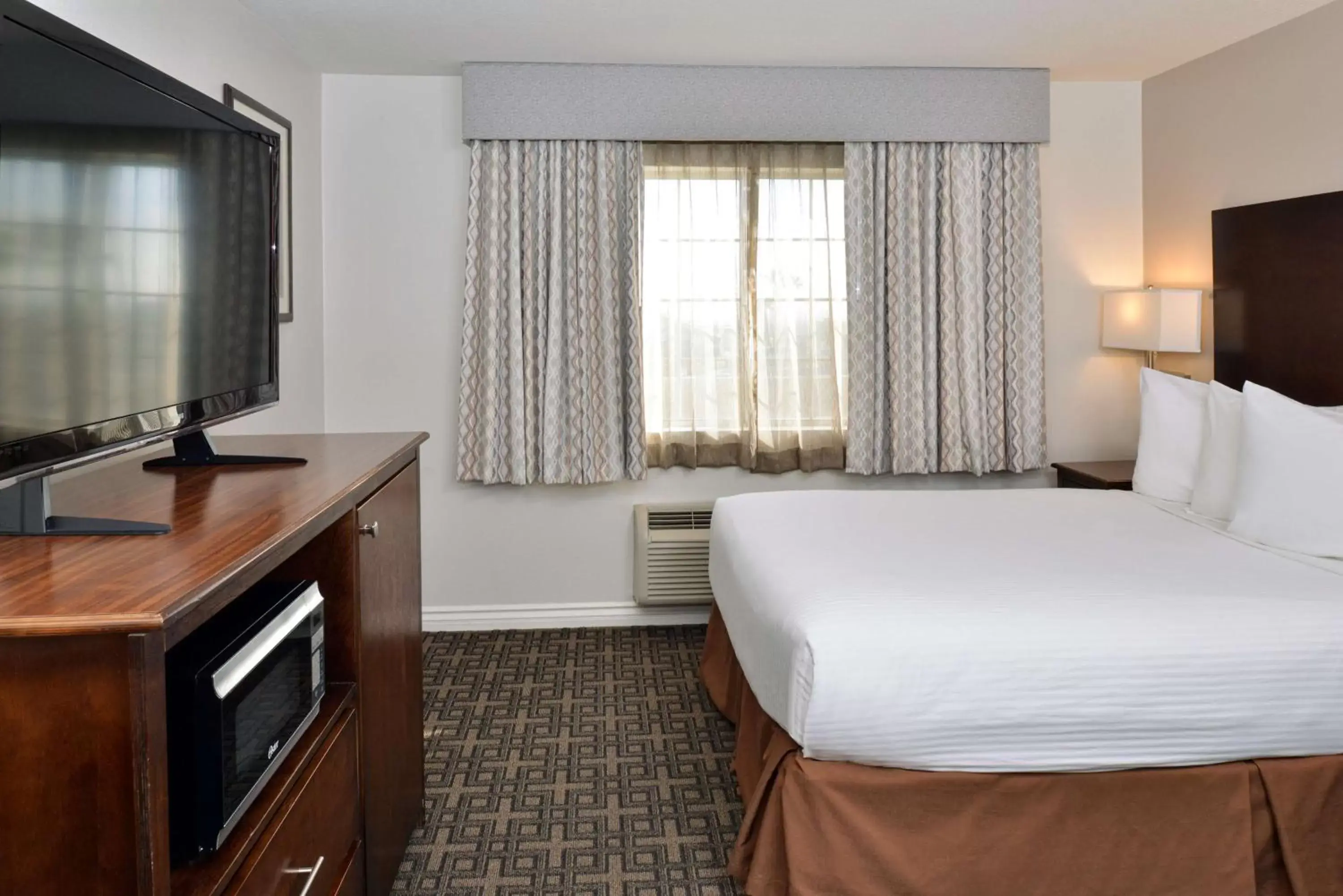 Photo of the whole room, Bed in Best Western Kettleman City Inn & Suites