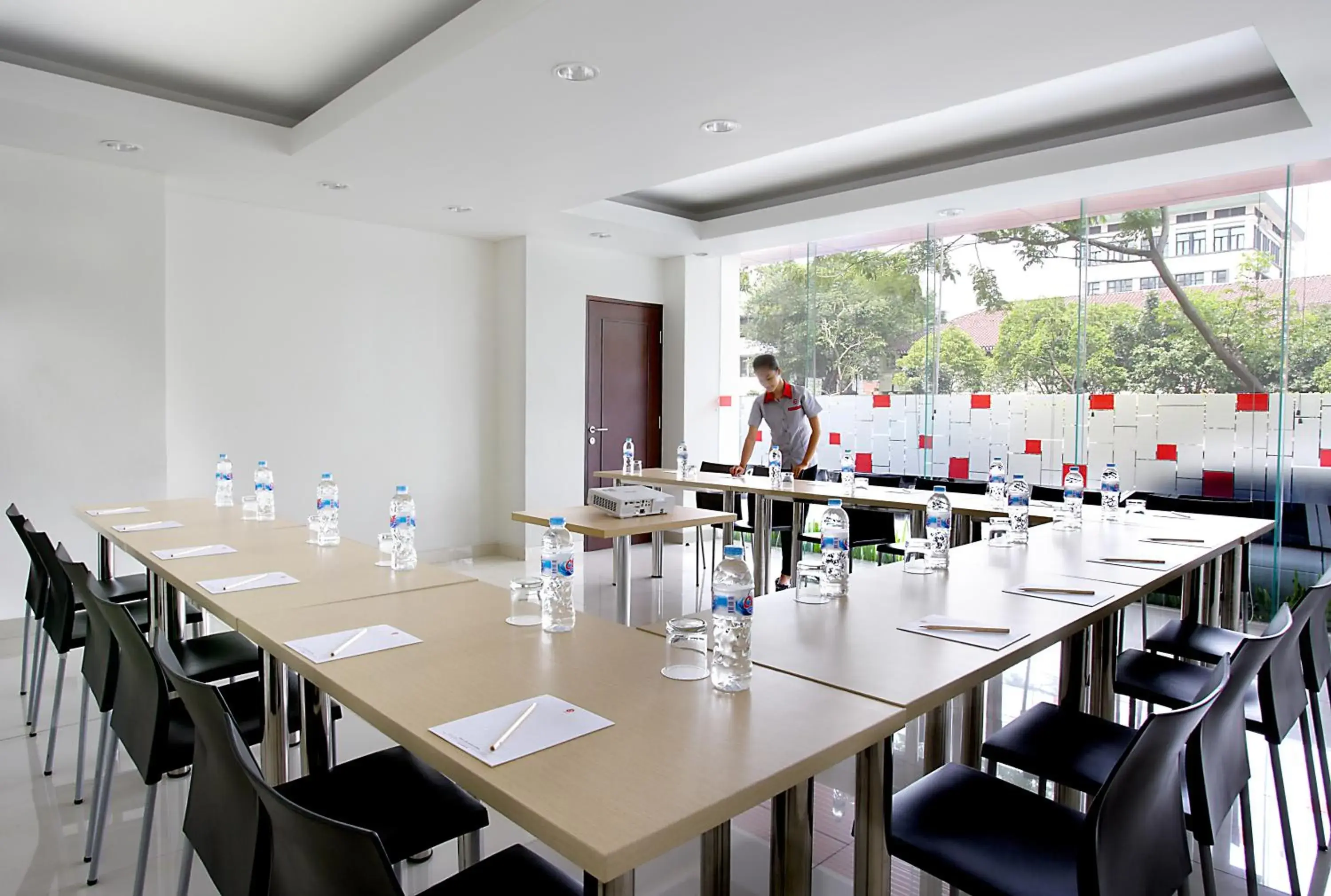 Business facilities in Hotel Amaris Tendean