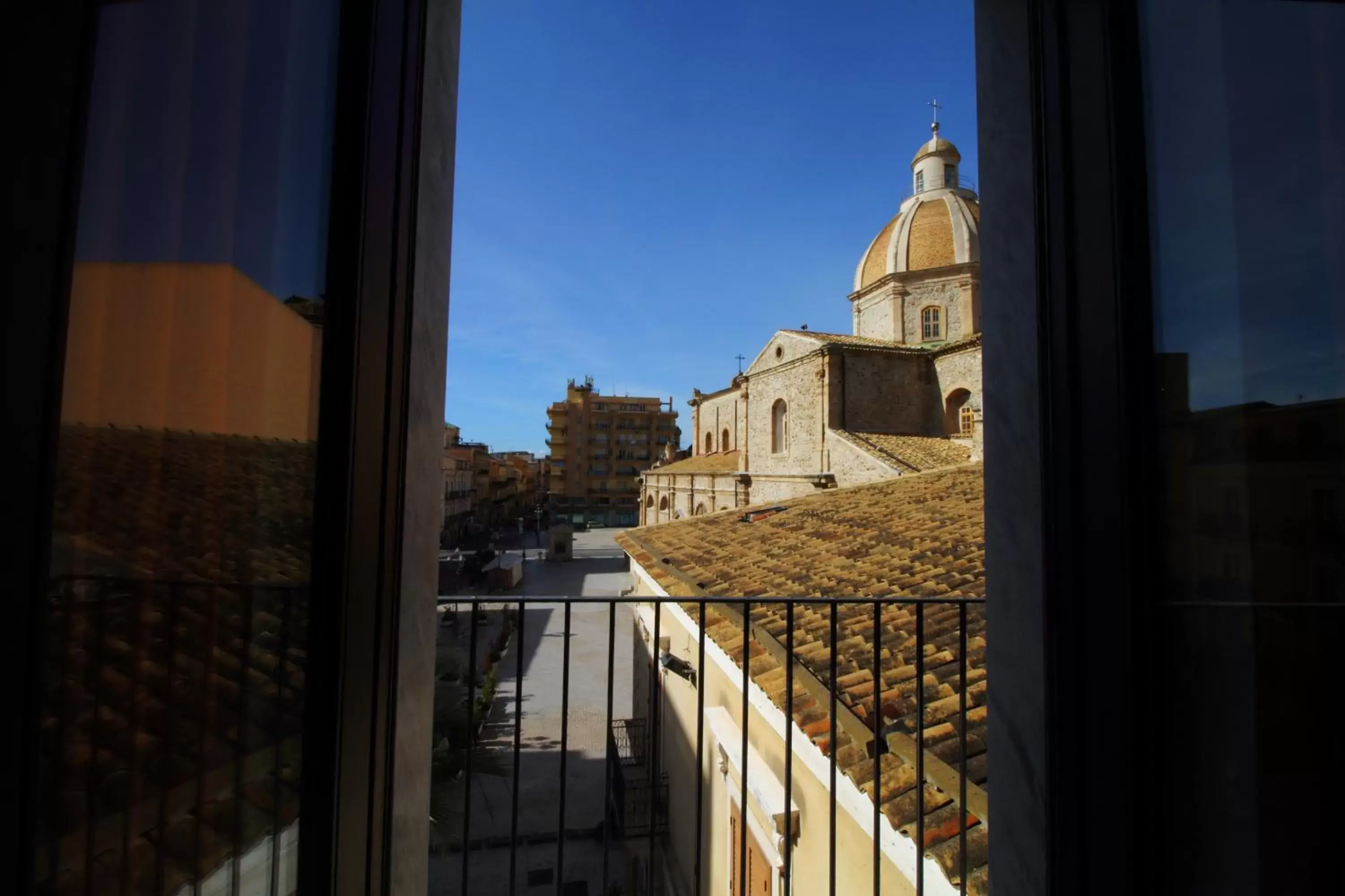 Property building in Piazza Grande