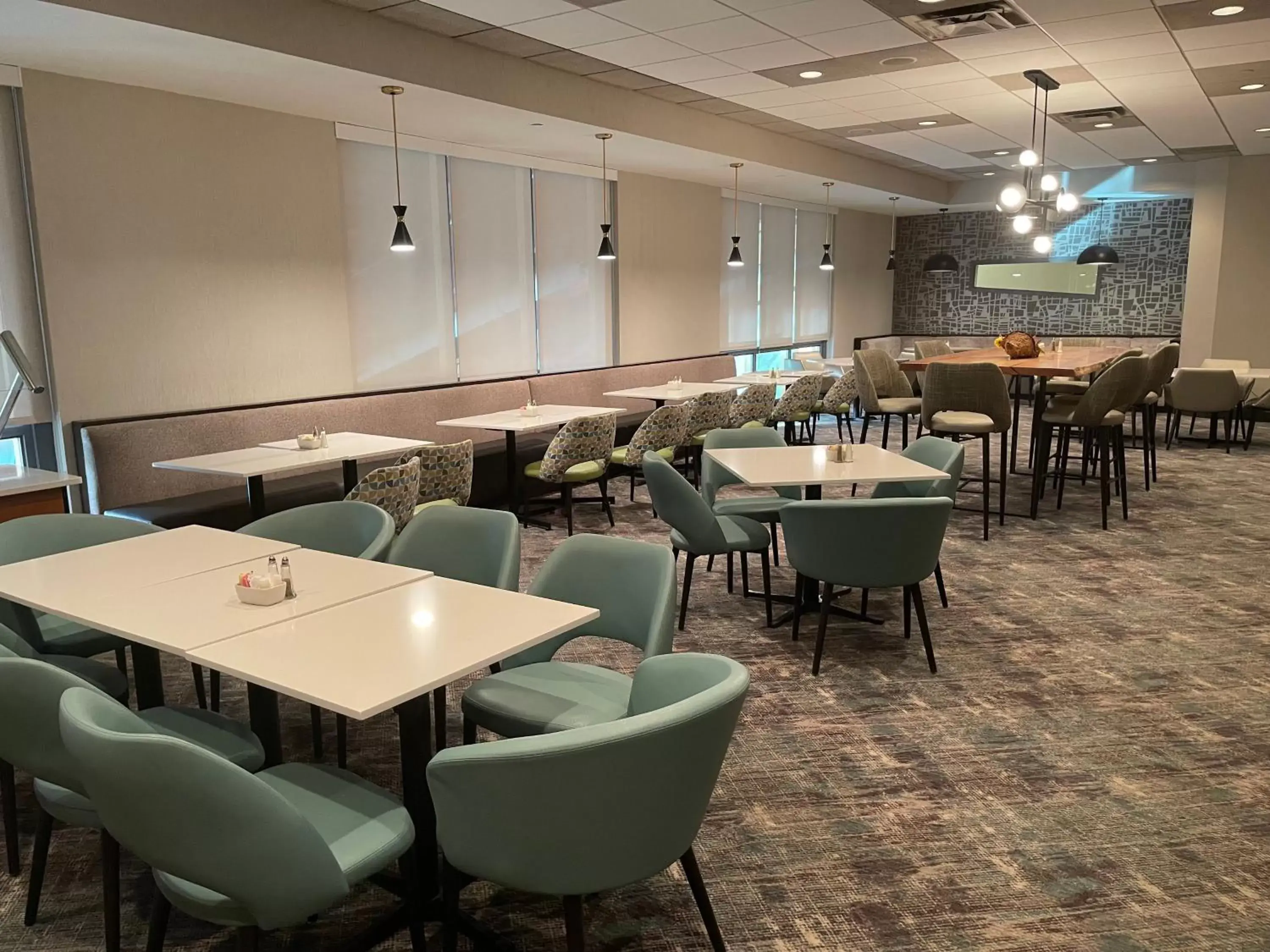 Restaurant/Places to Eat in Holiday Inn Martinsburg, an IHG Hotel