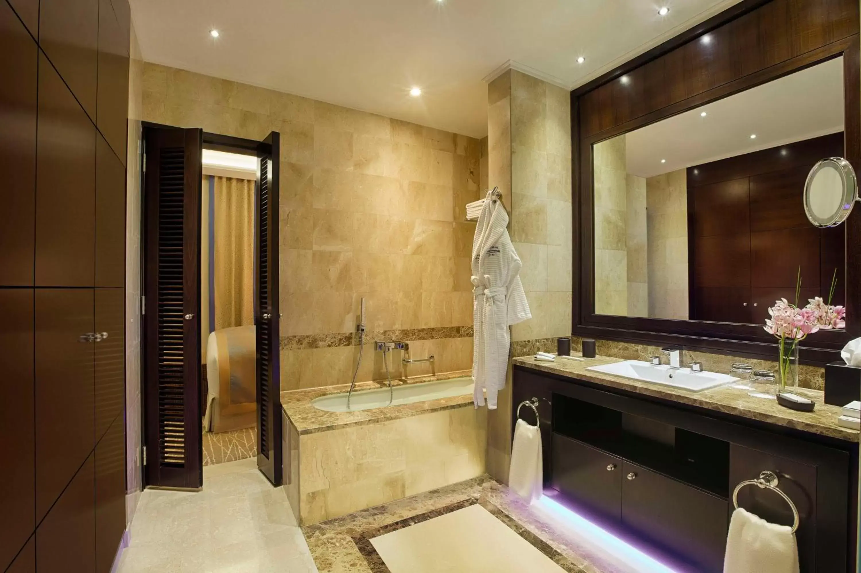 Bathroom in Royal Maxim Palace Kempinski Cairo