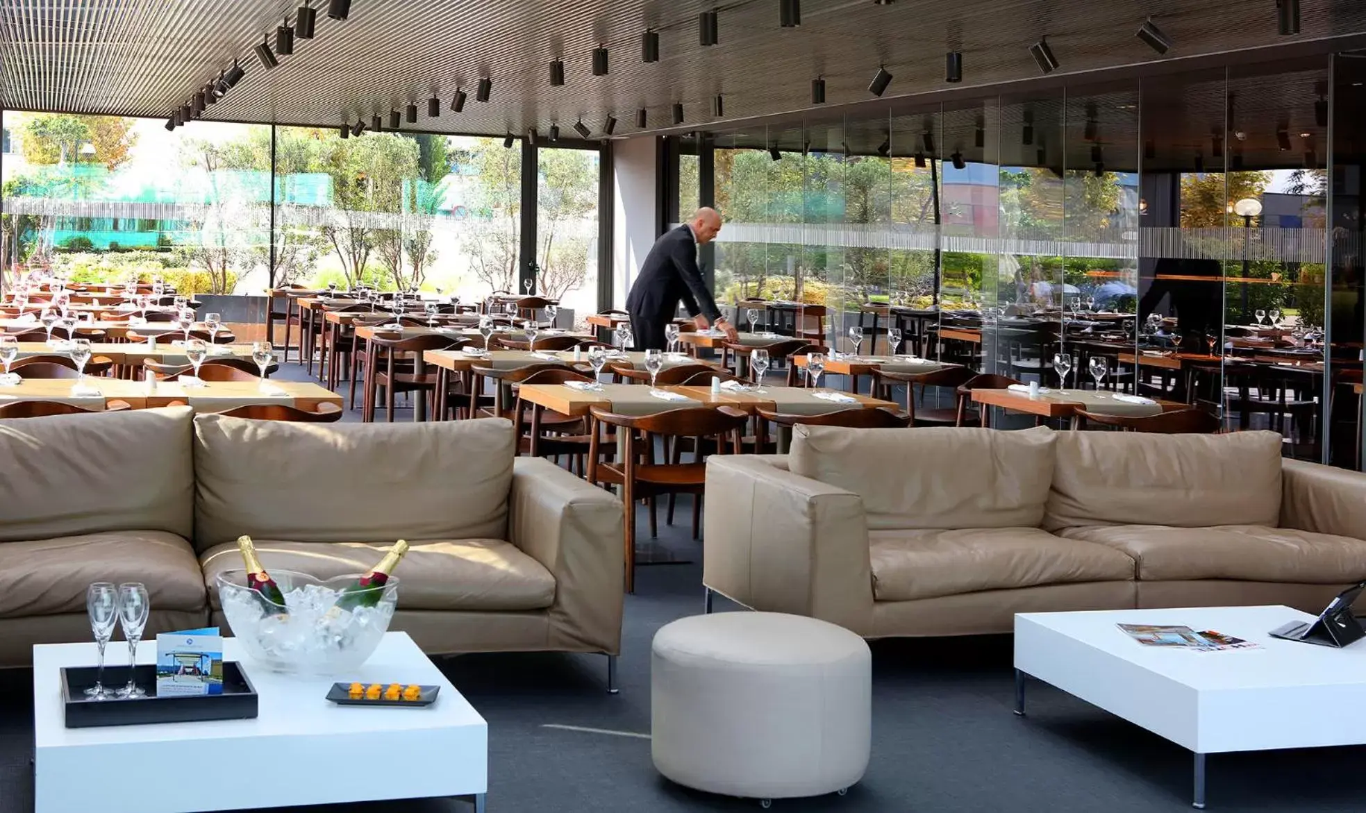 Lounge or bar, Restaurant/Places to Eat in BAH Barcelona Airport Hotel