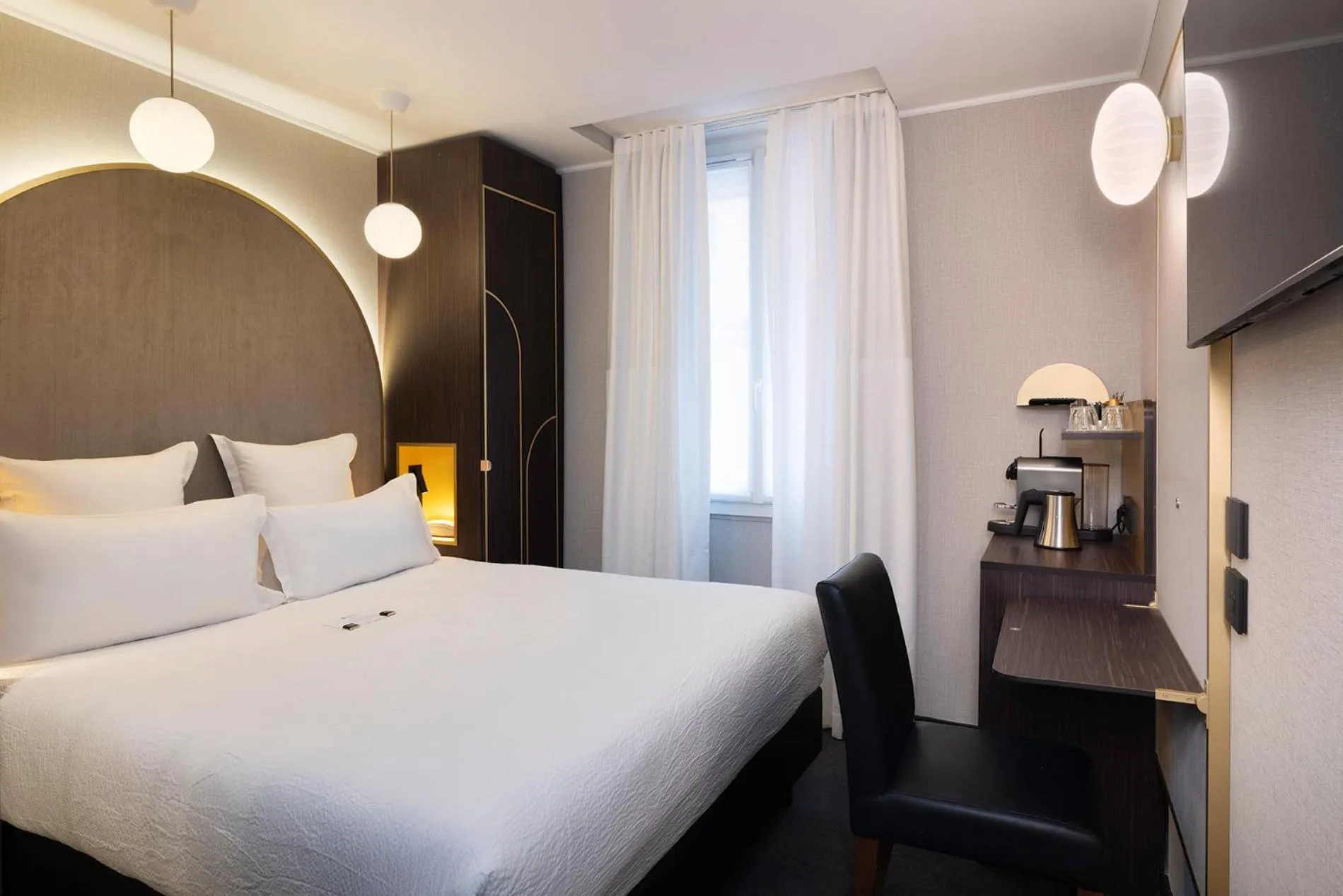Photo of the whole room, Bed in Best Western Bretagne Montparnasse