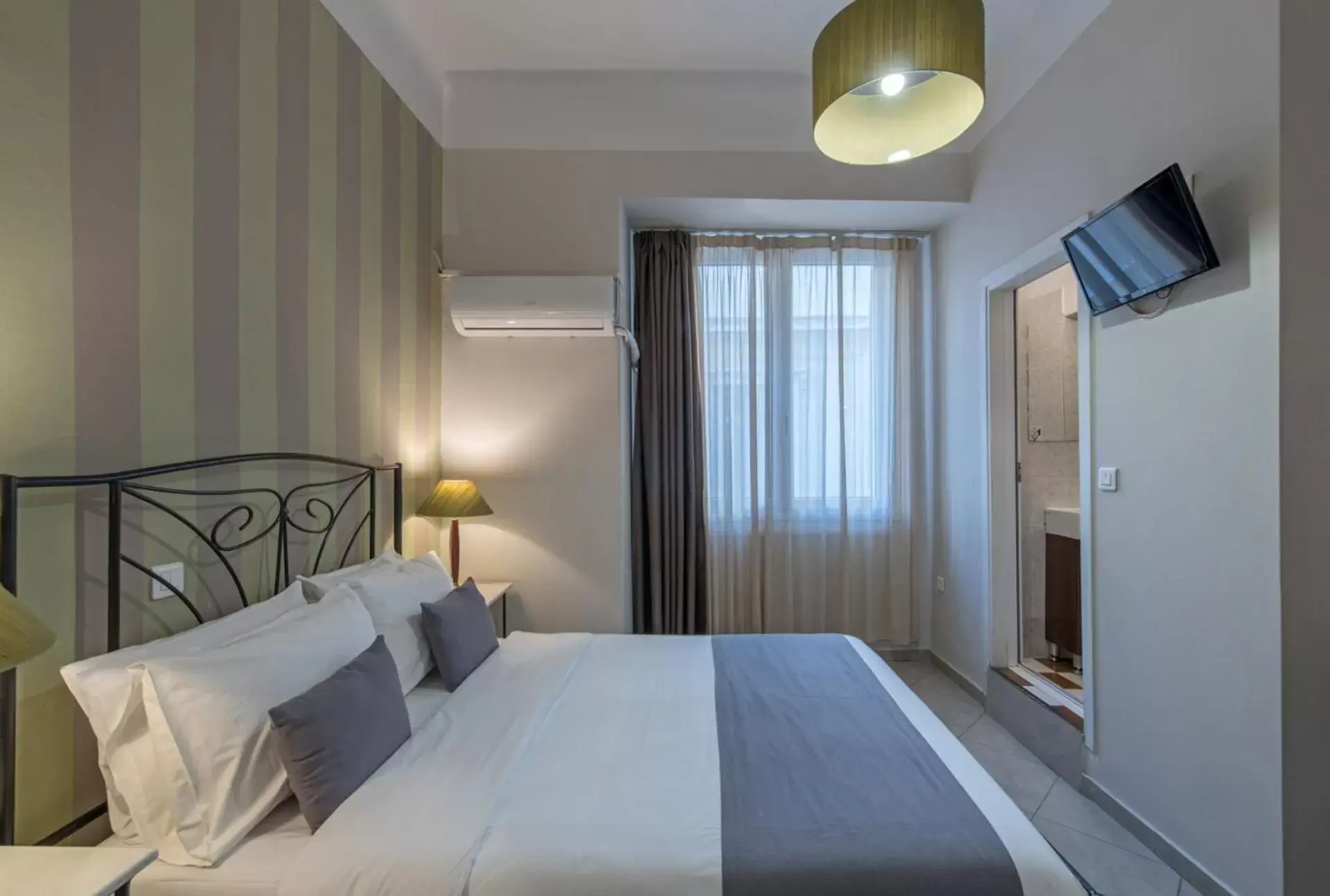 Bed in Kimon Hotel Athens