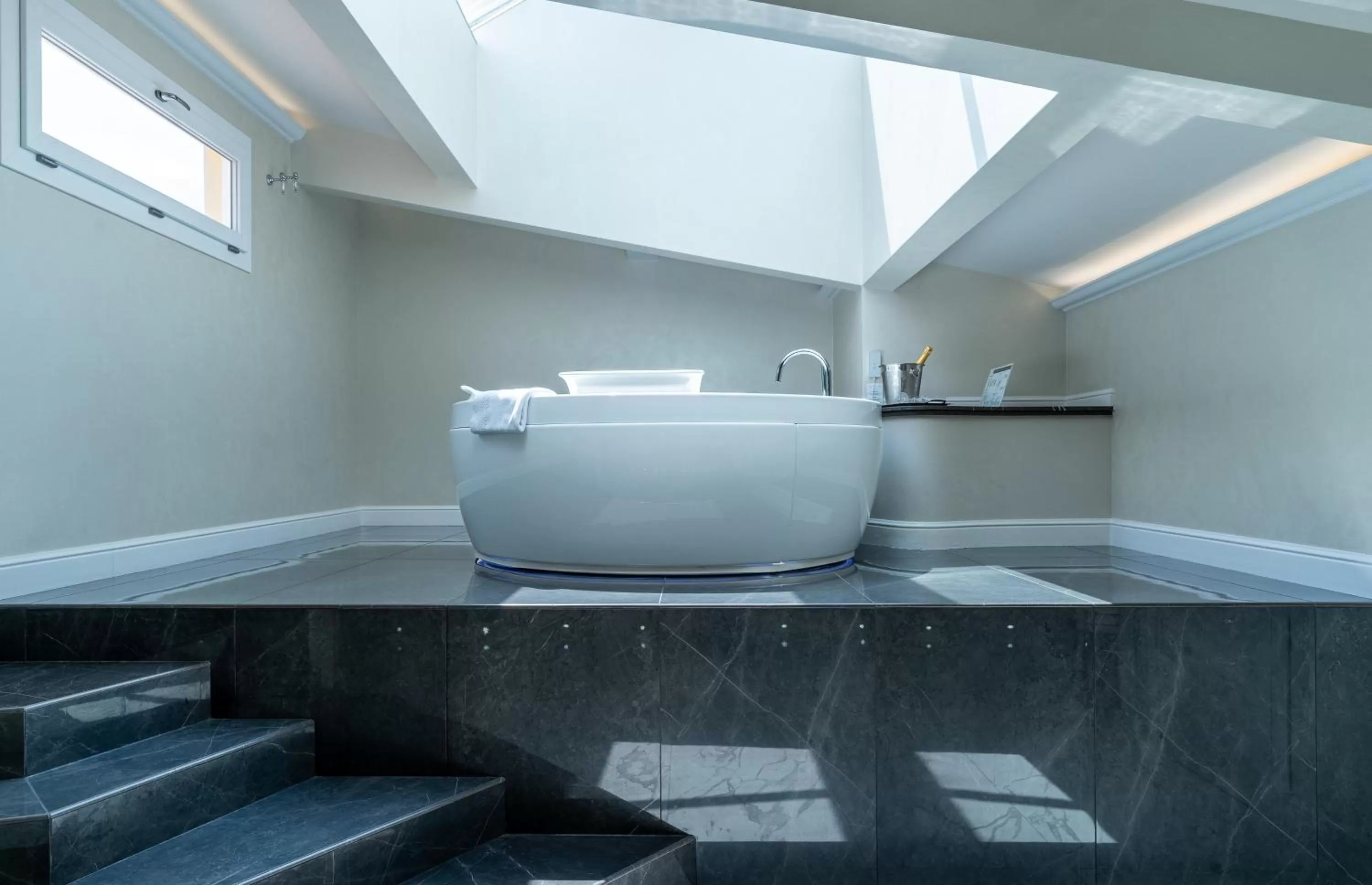 Hot Tub in The Moon Boutique Hotel & Spa