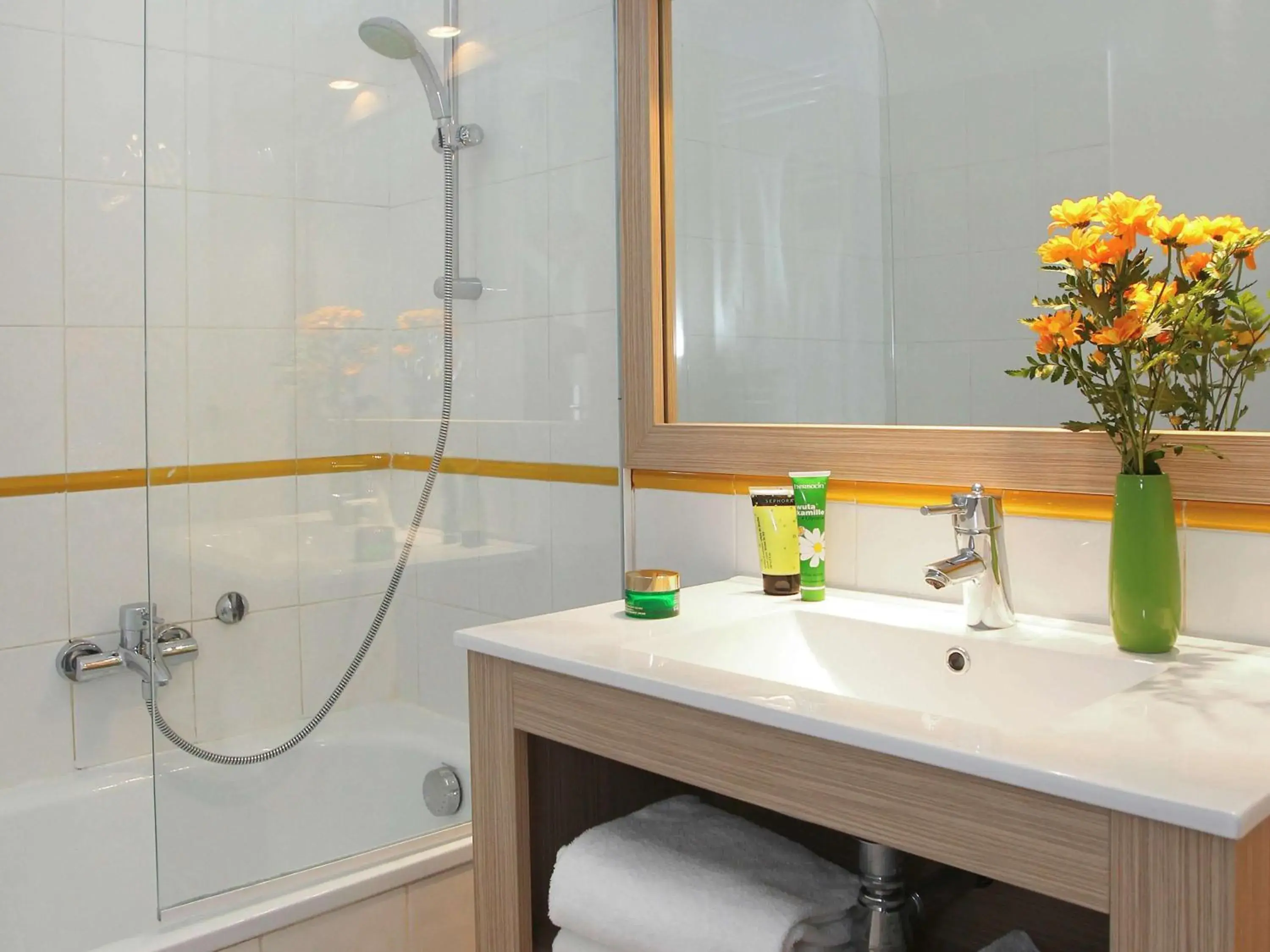 Photo of the whole room, Bathroom in Aparthotel Adagio Access Nice Magnan