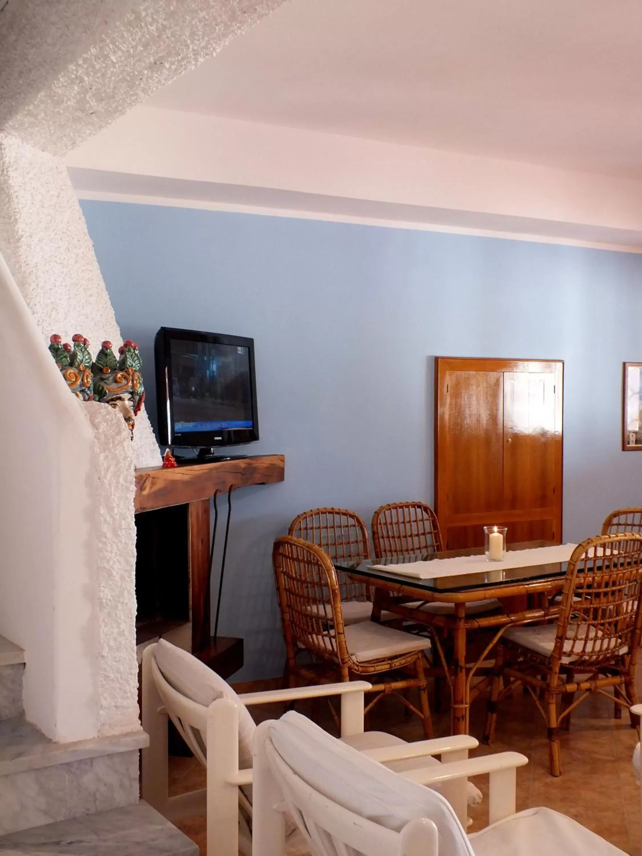 Communal lounge/ TV room, TV/Entertainment Center in B&B Villa sul Mare