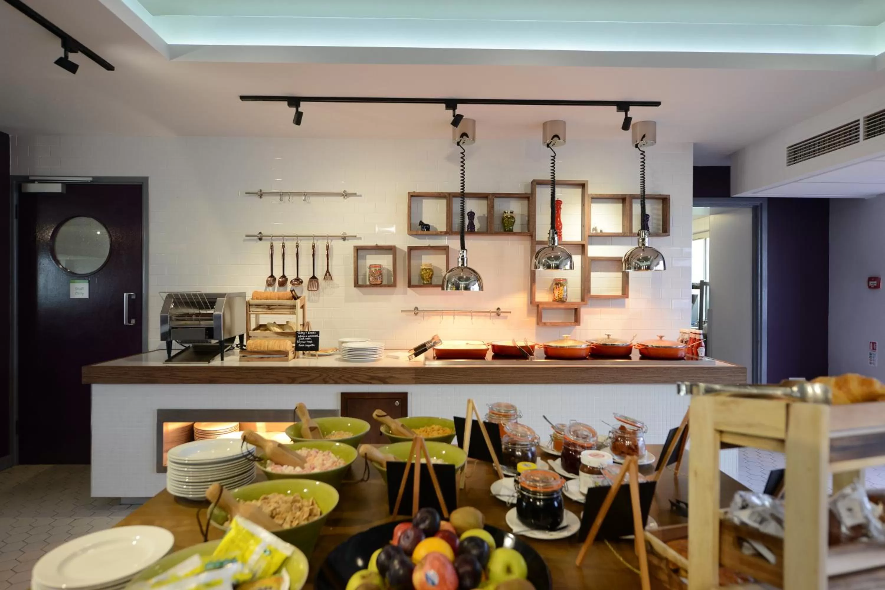 Breakfast in Holiday Inn Wolverhampton - Racecourse by IHG