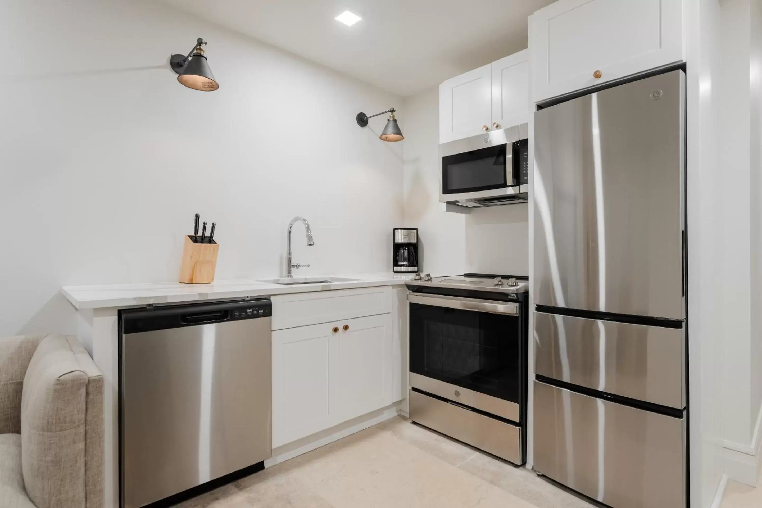 Living room, Kitchen/Kitchenette in Sonder The Atlee