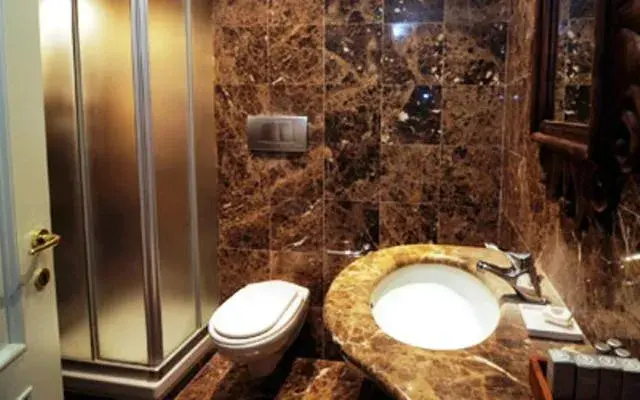 Bathroom in Nine Hotel