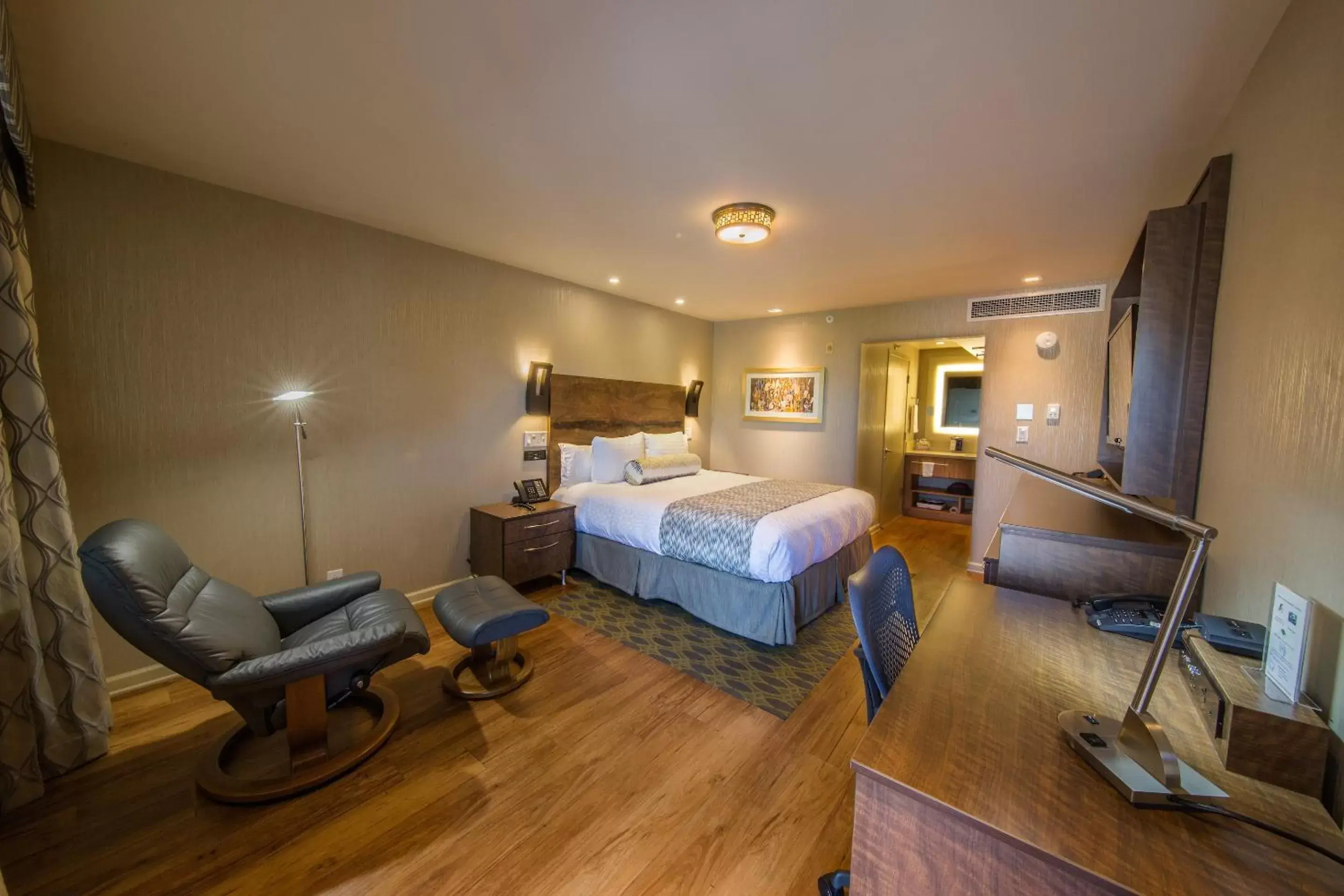 Photo of the whole room, Bed in Hotel Strata Photo of the whole room, Bed in Hotel Strata