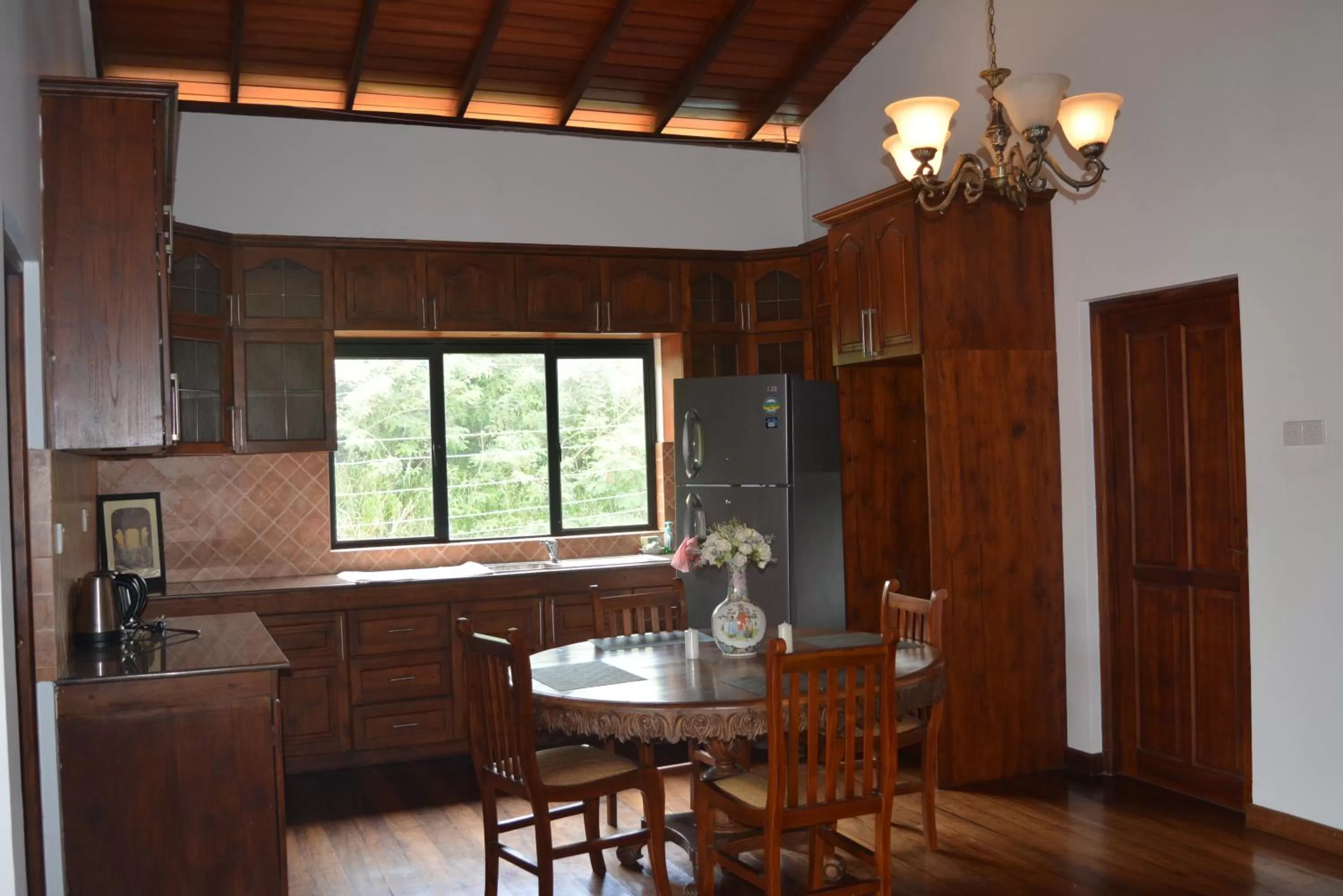 Kitchen or kitchenette, Dining Area in Kandy Unique Hotel